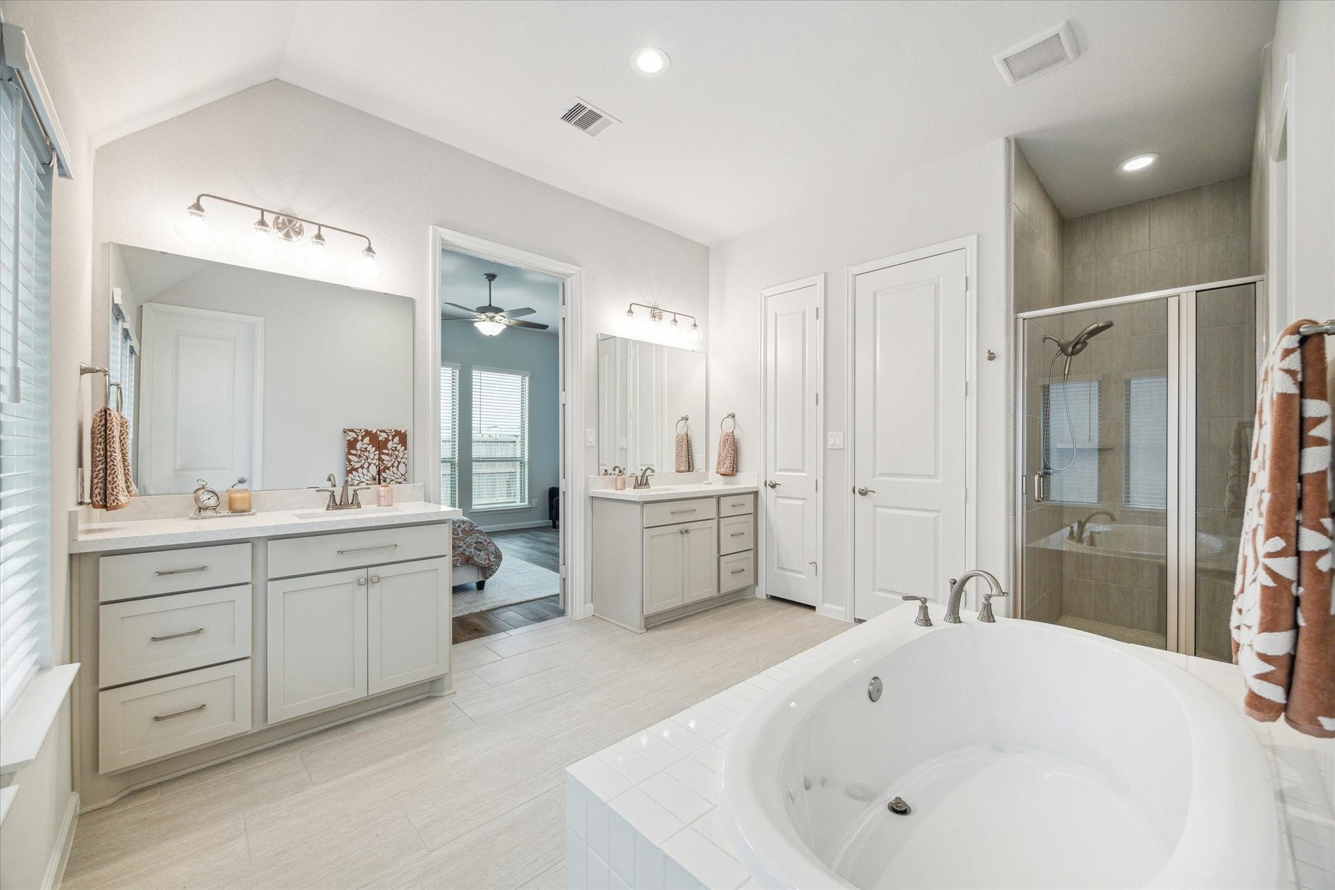 1523 Carson Field Lane, Richmond, TX 77469 Alternate angle of the Primary Bathroom.
