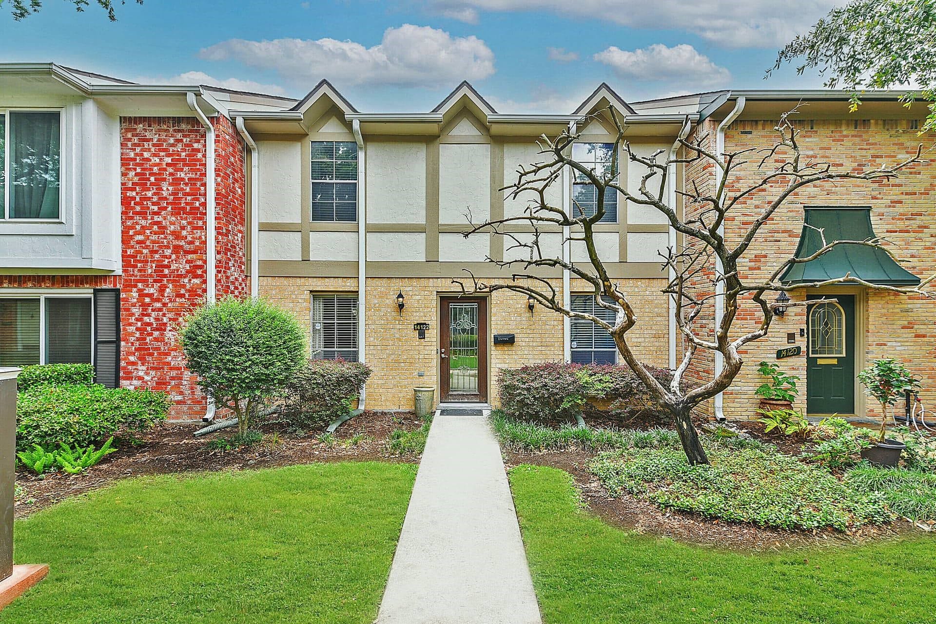 14122 Misty Meadow Lane, Houston, TX 77079 Welcome to the quiet townhome on Misty Meadow.