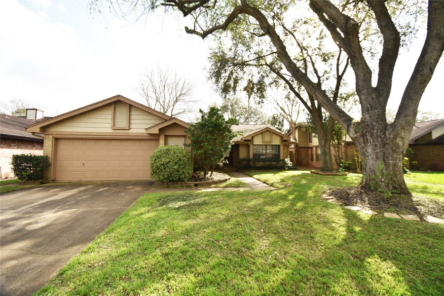 Property photo for 3034 The Highlands Drive, Sugar Land, TX