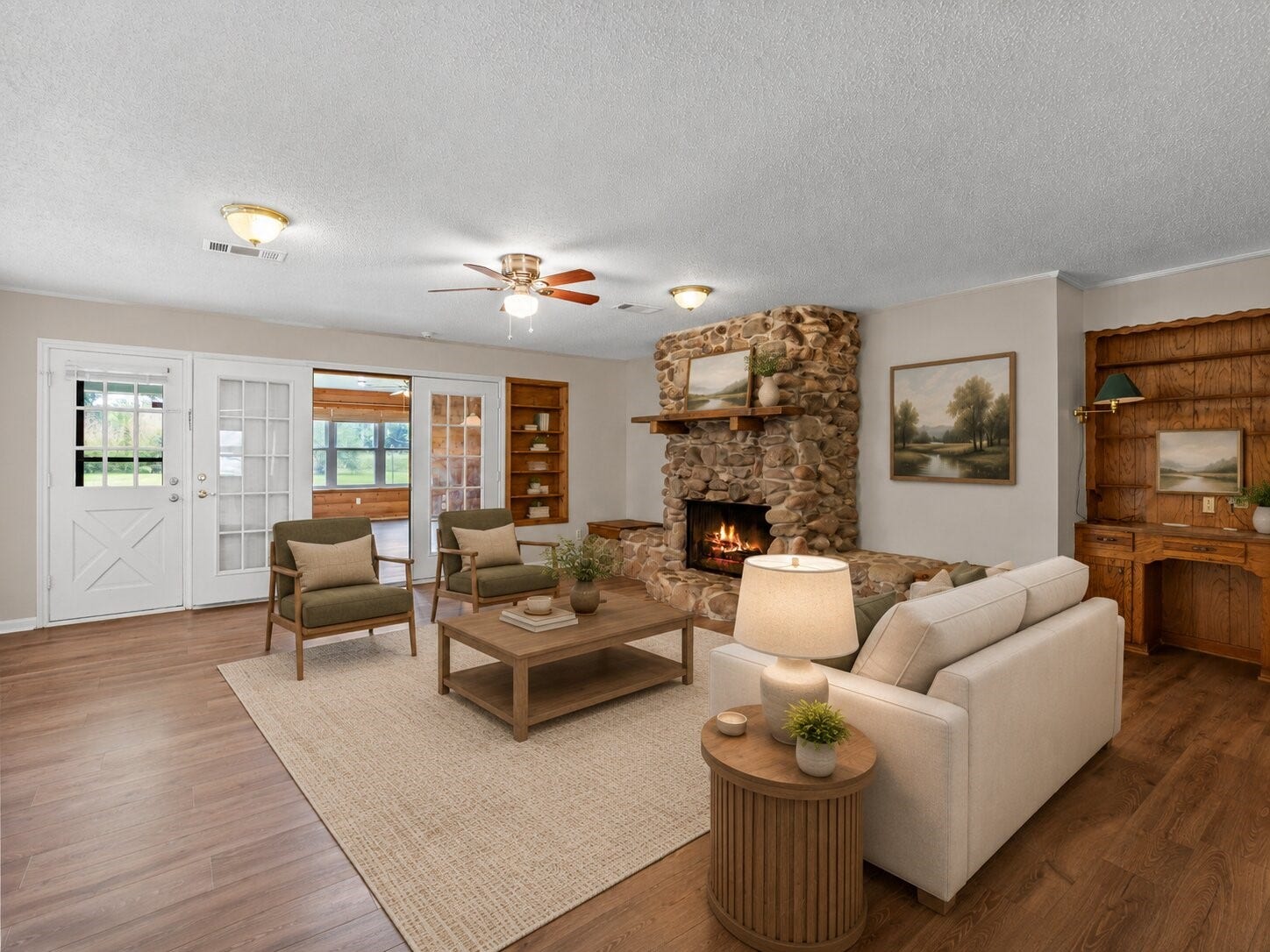 1717 Jones Street, Alvin, TX 77511 Welcome to 1717 Jones Street! *virtually staged + painted*
