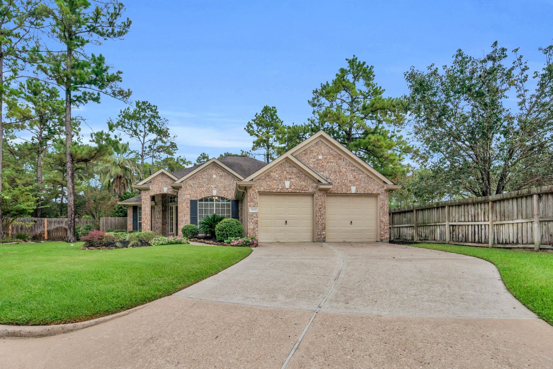 14111 Autumn Mist, Cypress, TX 77429 Welcome home to 14111 Autumn Mist in the Longwood Village community!