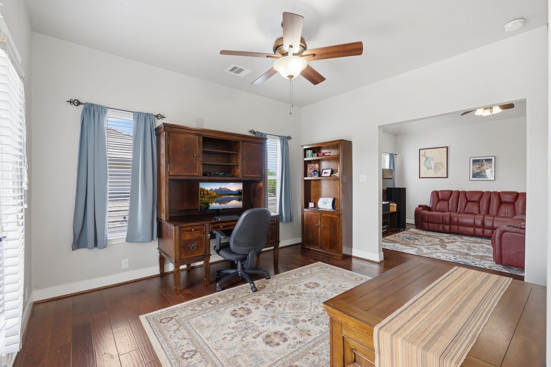 17811 S Blue Heron Circle, Montgomery, TX 77316 Seating/Office area Adjacent to Media/Primary.
