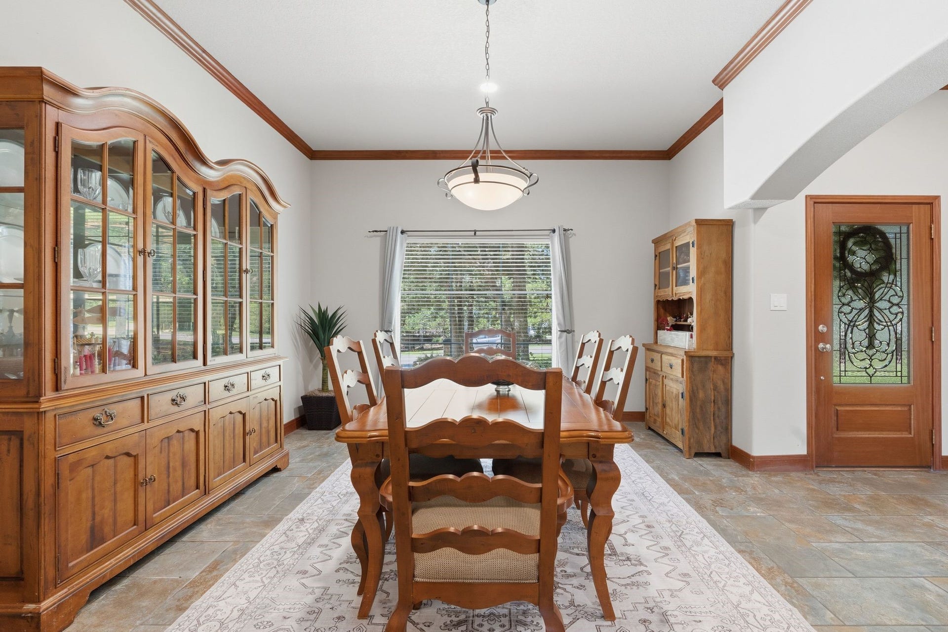 17811 S Blue Heron Circle, Montgomery, TX 77316 Simple, Elegant Dining Space.