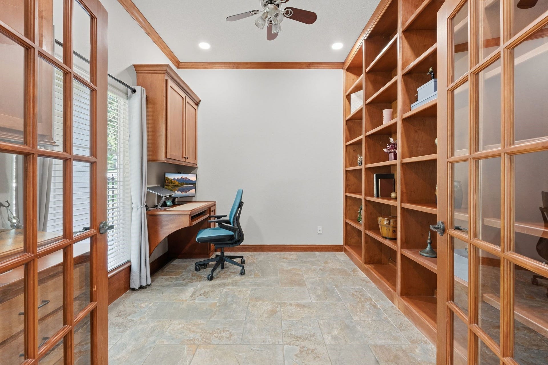 17811 S Blue Heron Circle, Montgomery, TX 77316 Separate Office Directly off the Entry.