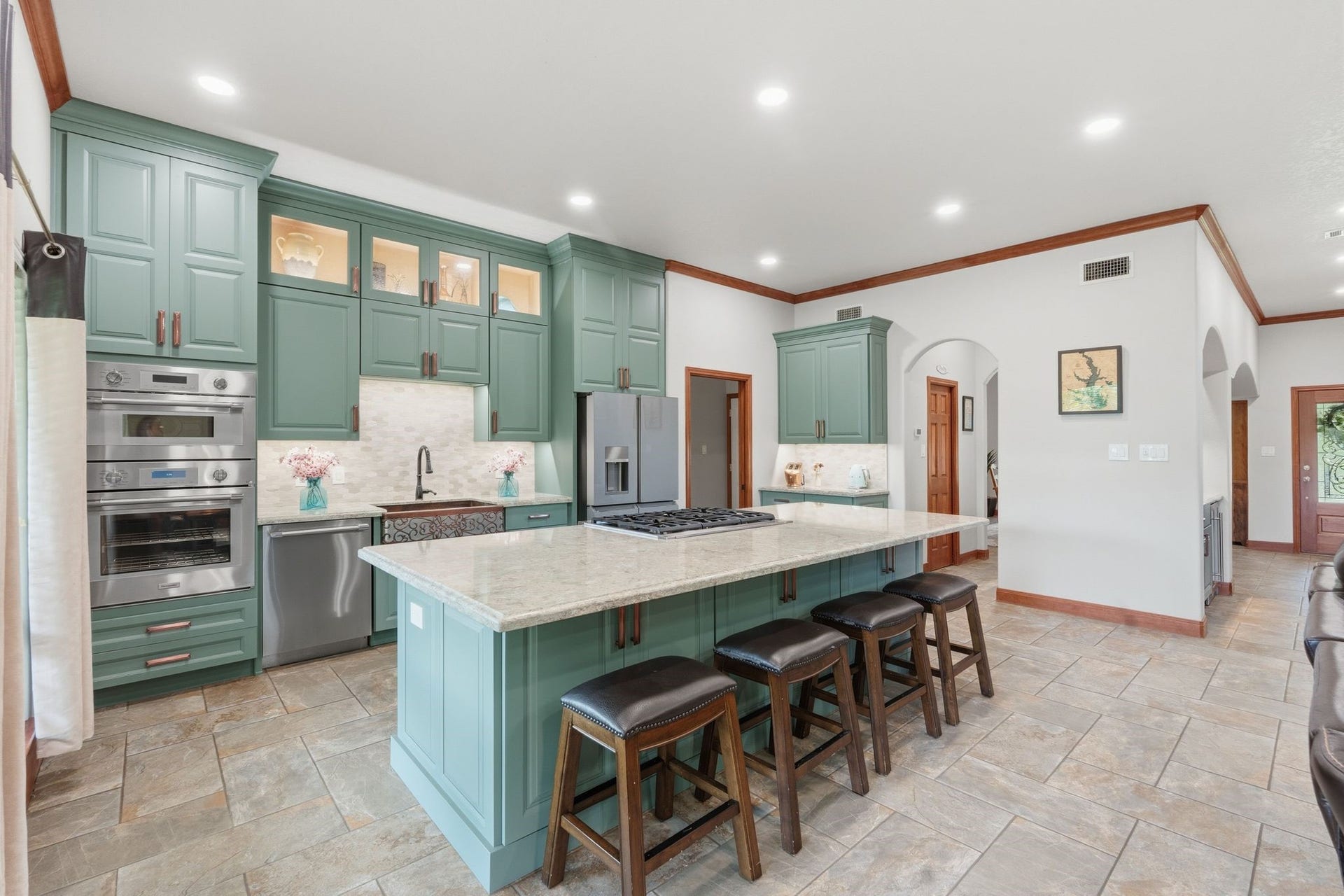 17811 S Blue Heron Circle, Montgomery, TX 77316 Micro-Convection Oven (2nd oven), Lighted Top Cabinets & Undermount Lighting