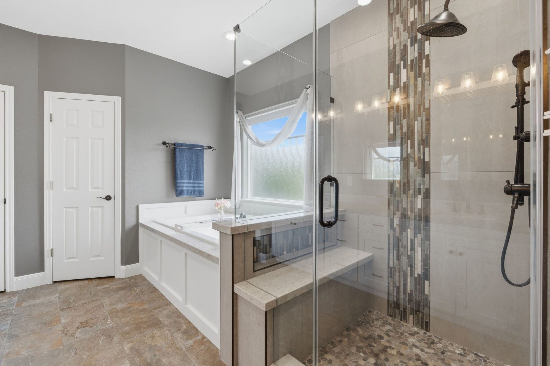 17811 S Blue Heron Circle, Montgomery, TX 77316 Custom Primary Bath - Featuring Bubble Tub, Overhead Rain Shower.