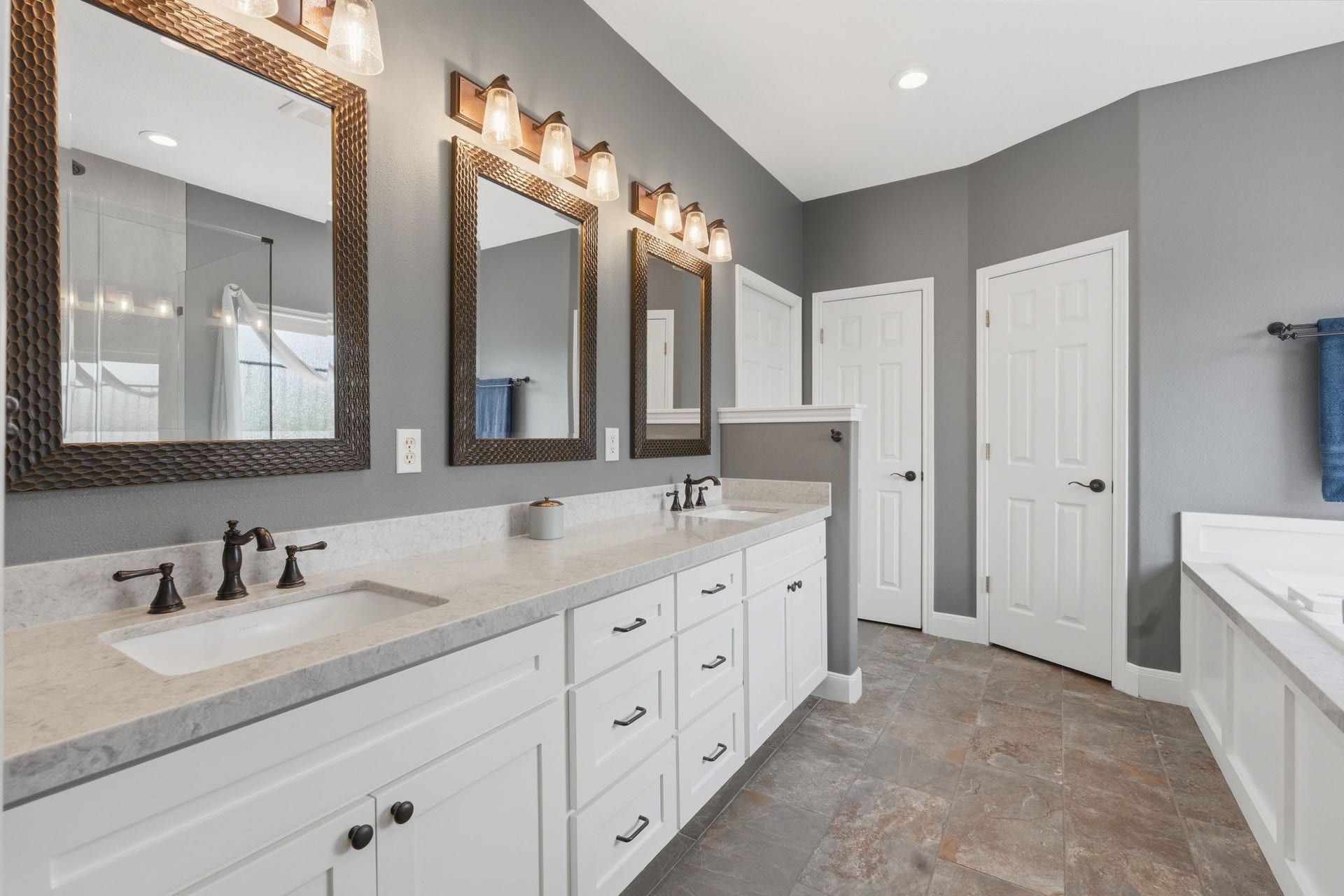 17811 S Blue Heron Circle, Montgomery, TX 77316 Dual Sinks, Tile Flooring, Linen Closet.