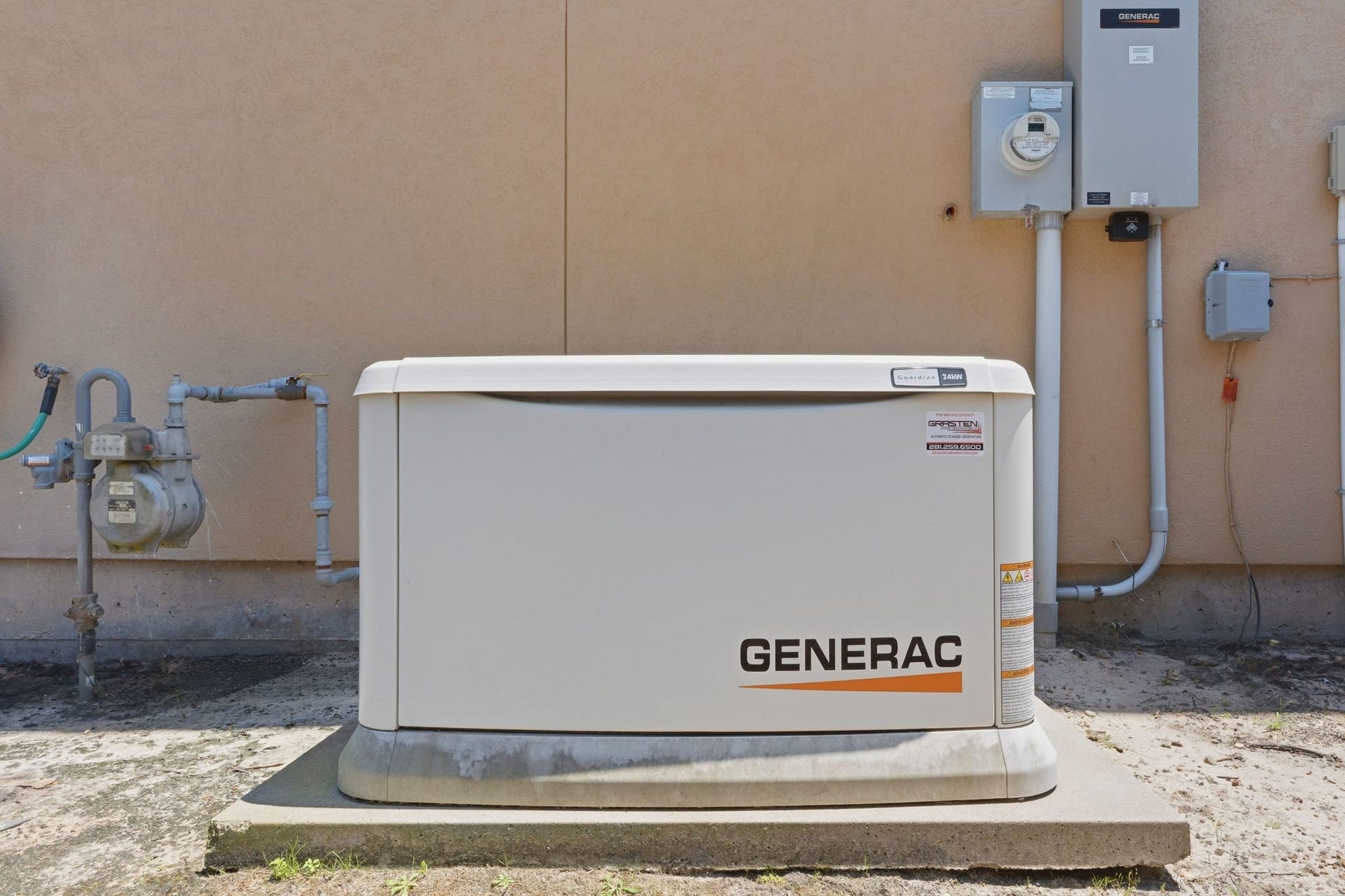 17811 S Blue Heron Circle, Montgomery, TX 77316 Full House Generator.