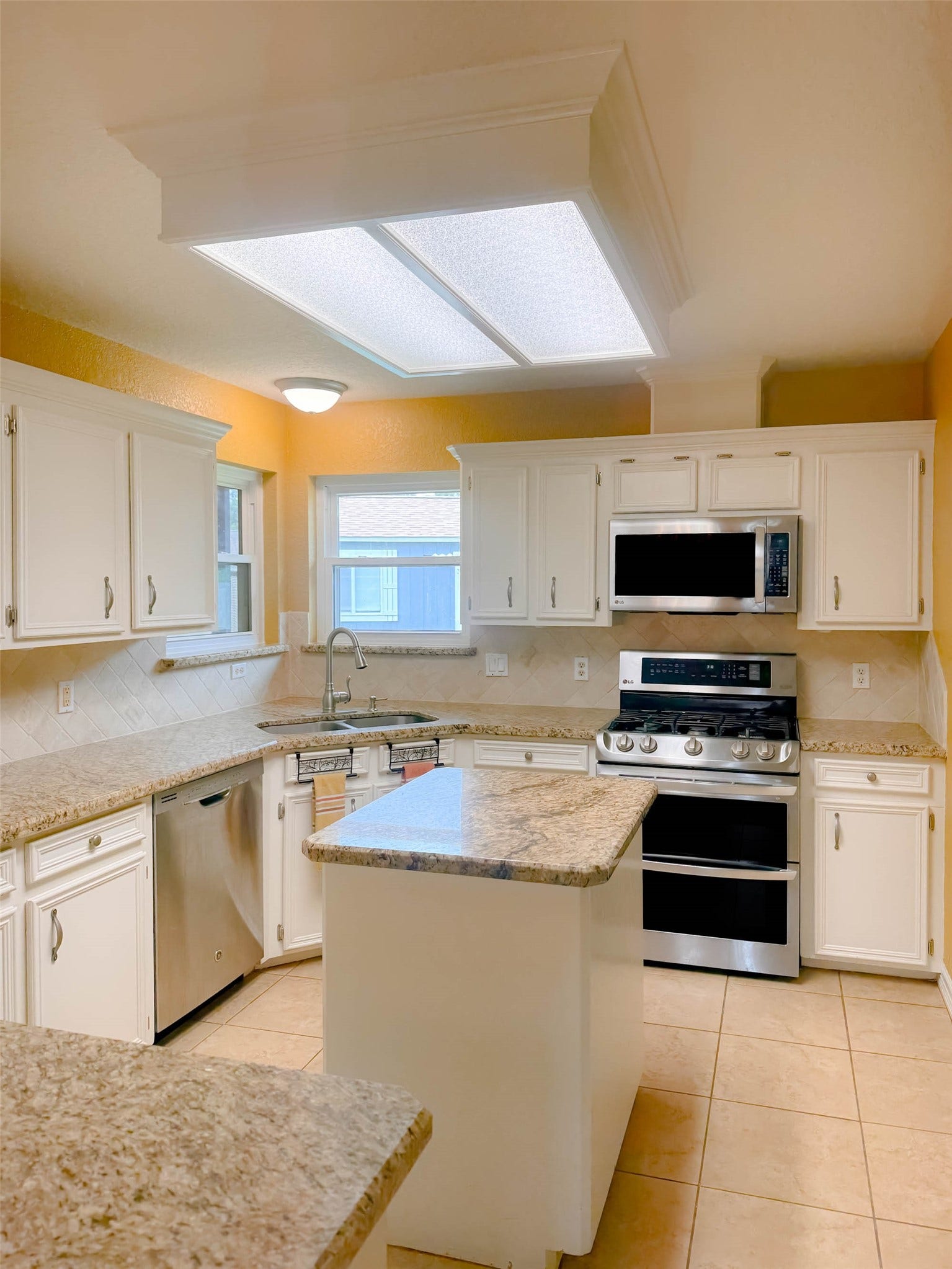55 Zinnia Court, Lake Jackson, TX 77566 55 Zinnia Court, Lake Jackson, TX 77566