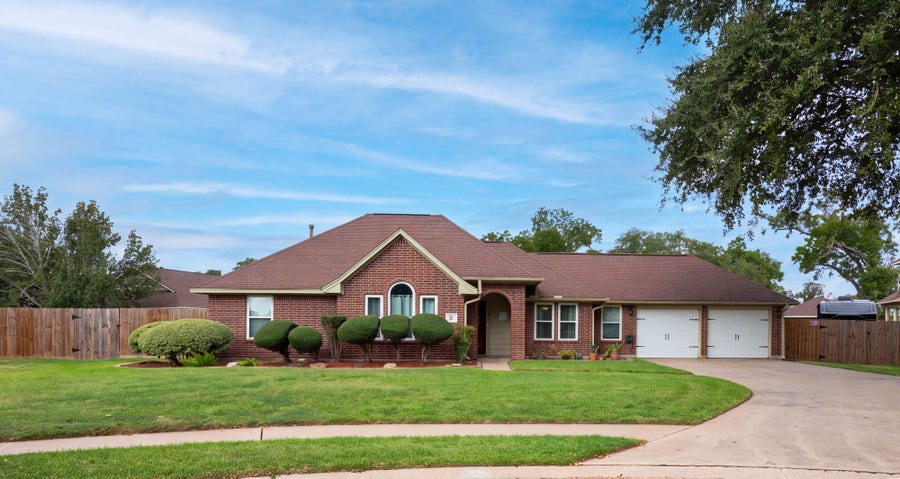 Property photo for 55 Zinnia Court, Lake Jackson, TX