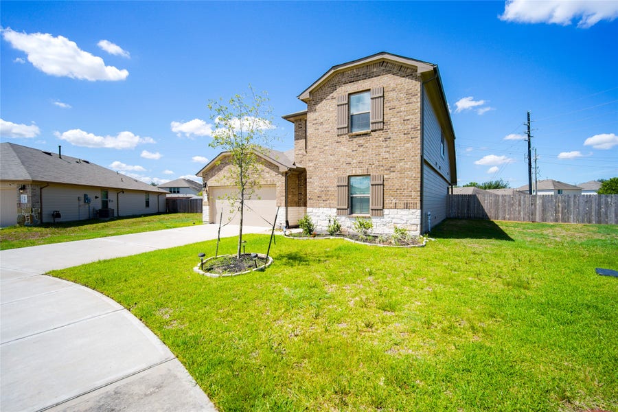 Property photo for 6802 Amber Cliff Lane, Rosenberg, TX