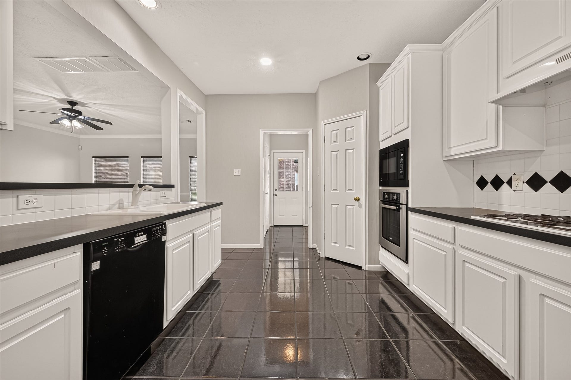 823 Hannock Glen Lane, Spring, TX 77373 823 Hannock Glen Lane, Spring, TX 77373