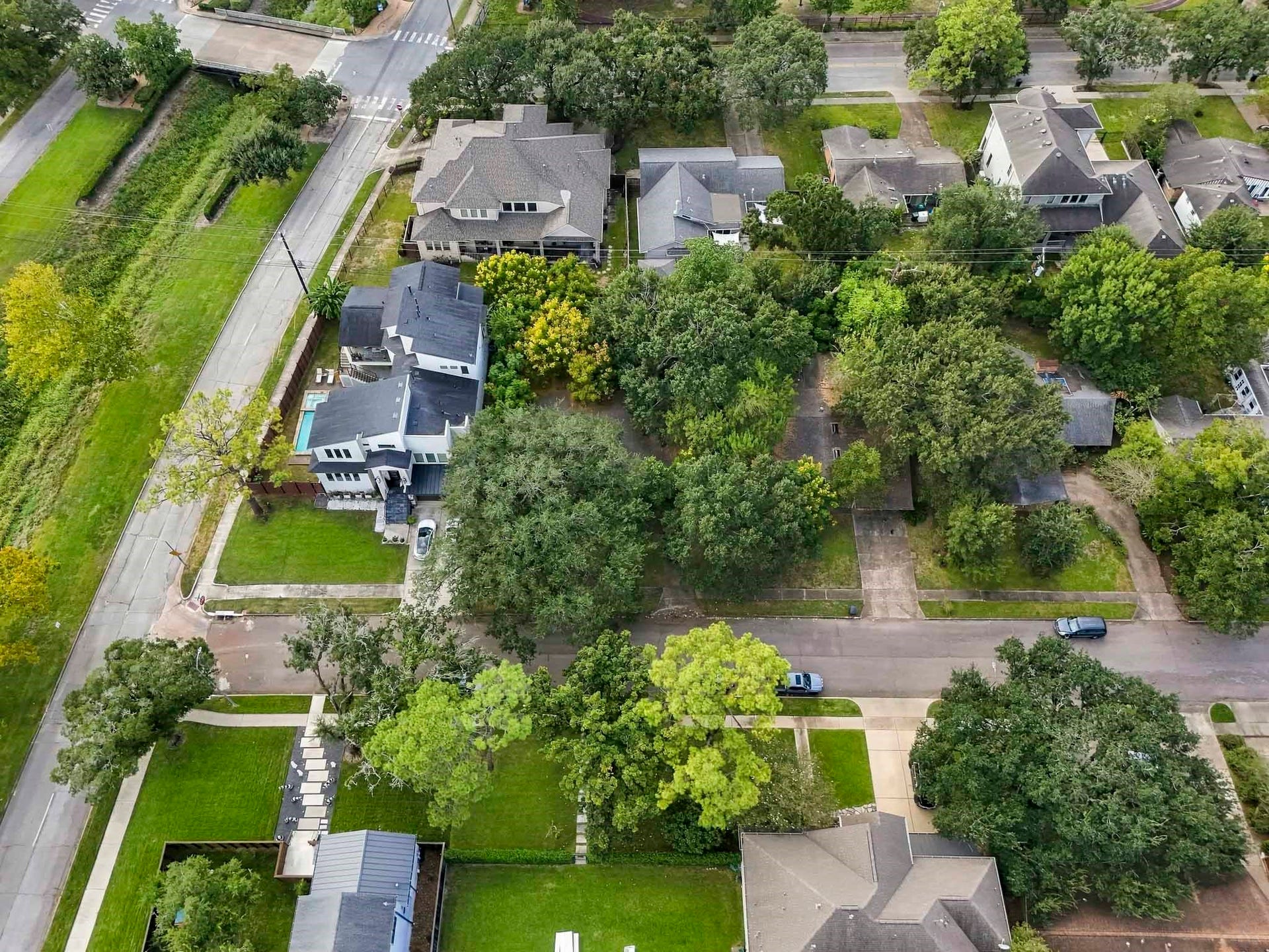 5107 Jackwood Street, Houston, TX 77096 An opportunity to build a custom home, subject to deed restrictions and verified development requirements.