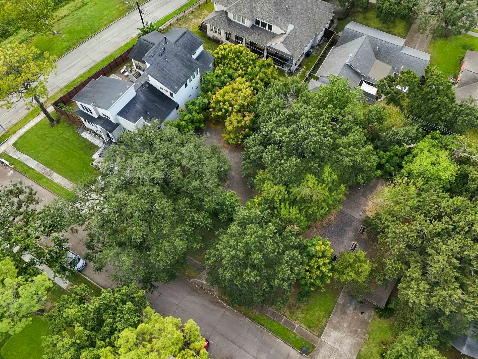 5107 Jackwood Street, Houston, TX 77096 Aerial view of the wooded lot and its setting in the heart of Meyerland.