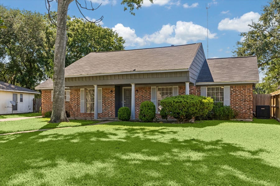 Property photo for 1730 Hilton Head Drive, Missouri City, TX