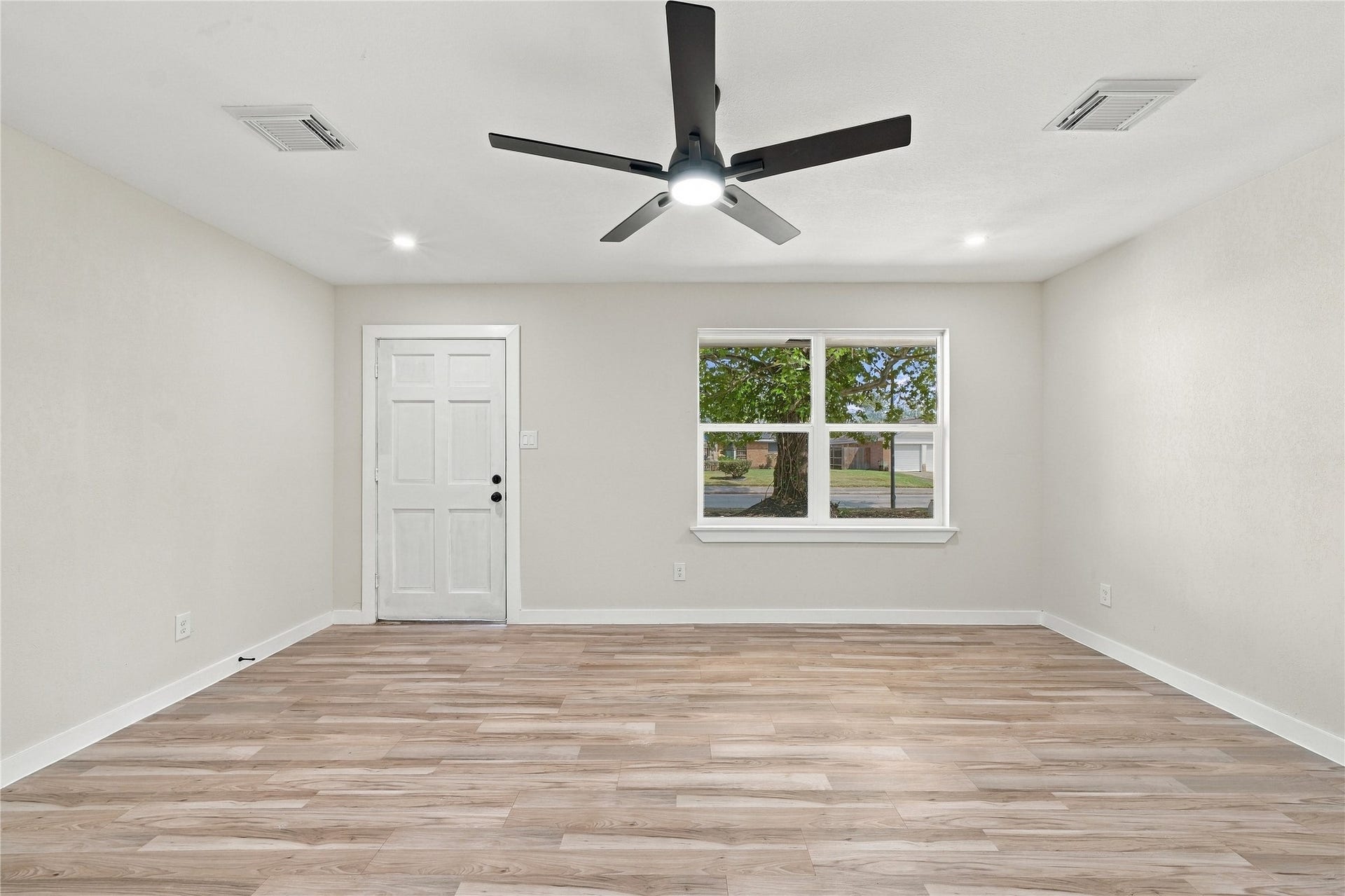 6710 Glen Rock Drive, Houston, TX 77087 6710 Glen Rock Drive, Houston, TX 77087