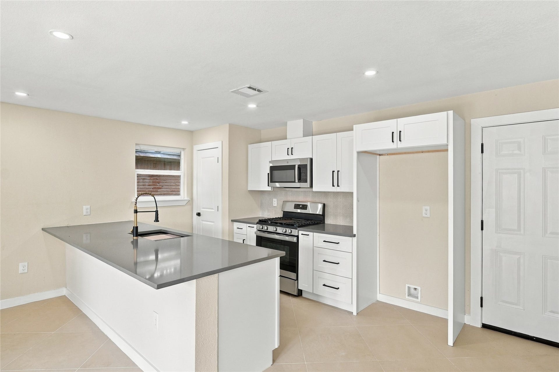 6710 Glen Rock Drive, Houston, TX 77087 6710 Glen Rock Drive, Houston, TX 77087