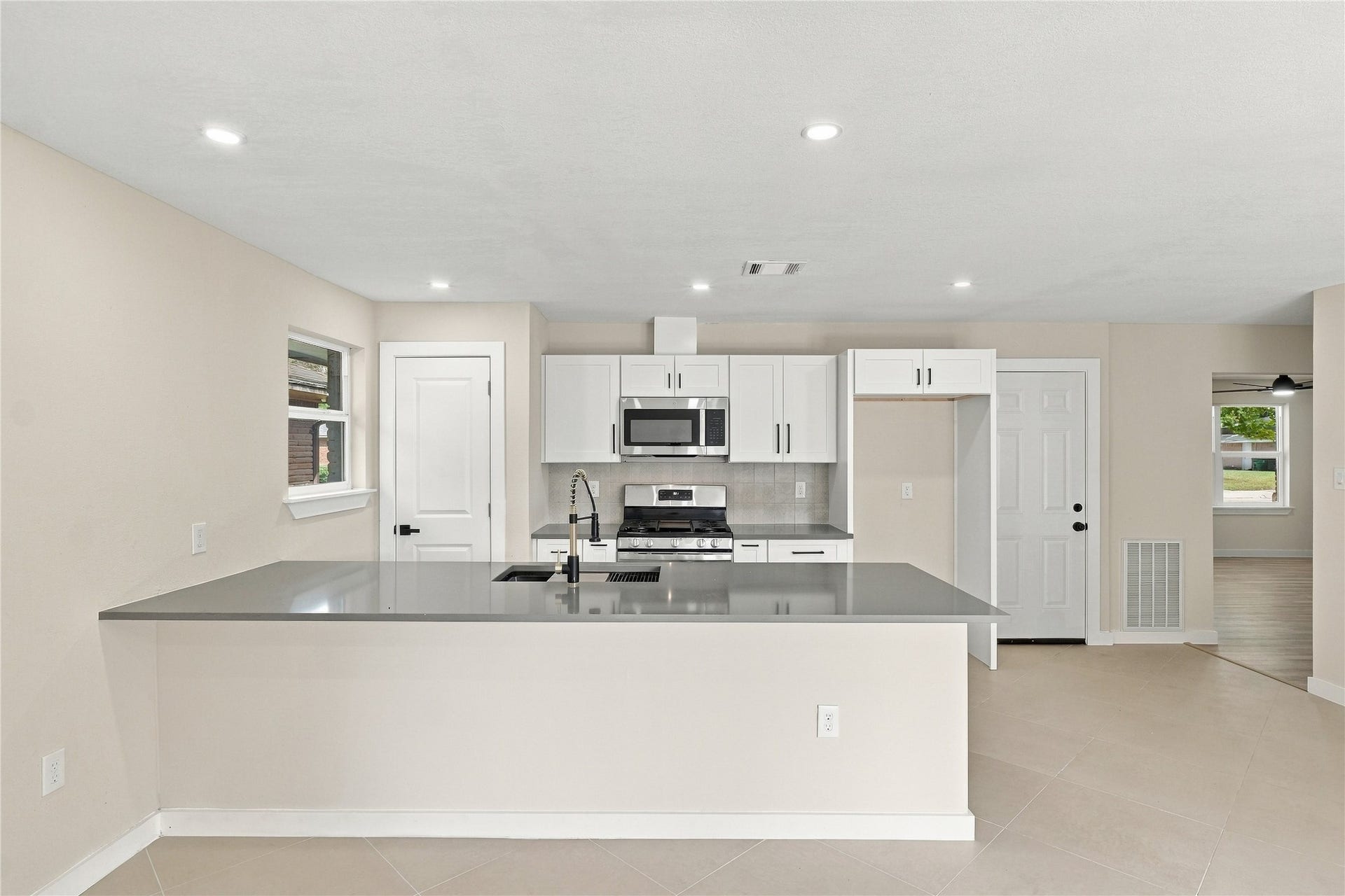 6710 Glen Rock Drive, Houston, TX 77087 6710 Glen Rock Drive, Houston, TX 77087