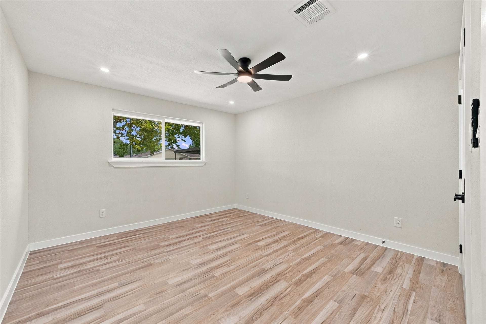 6710 Glen Rock Drive, Houston, TX 77087 6710 Glen Rock Drive, Houston, TX 77087