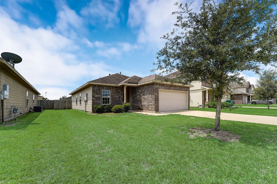 Property photo for 315 Apache Field Lane, La Marque, TX