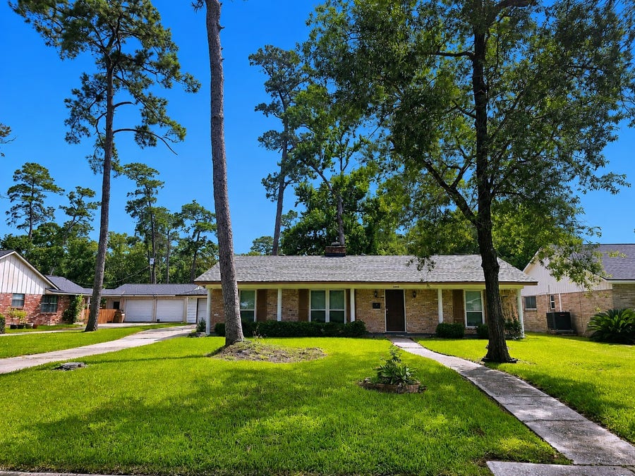 Property photo for 3040 Longwood Lane, Dickinson, TX