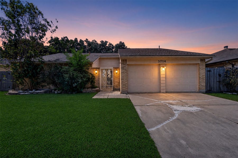 Property photo for 3714 Parkridge Glen Drive, Houston, TX