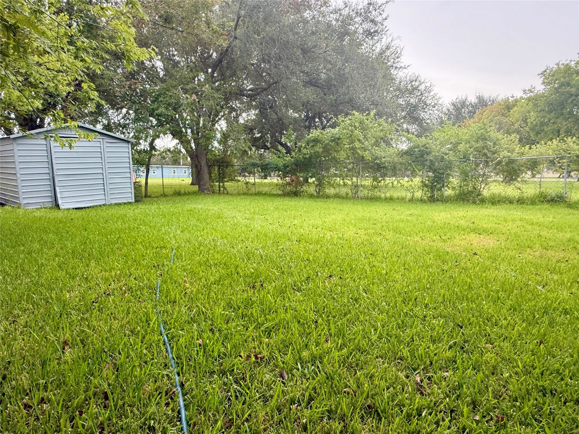 6905 Speaker Street, Hitchcock, TX 77563 Spacious background