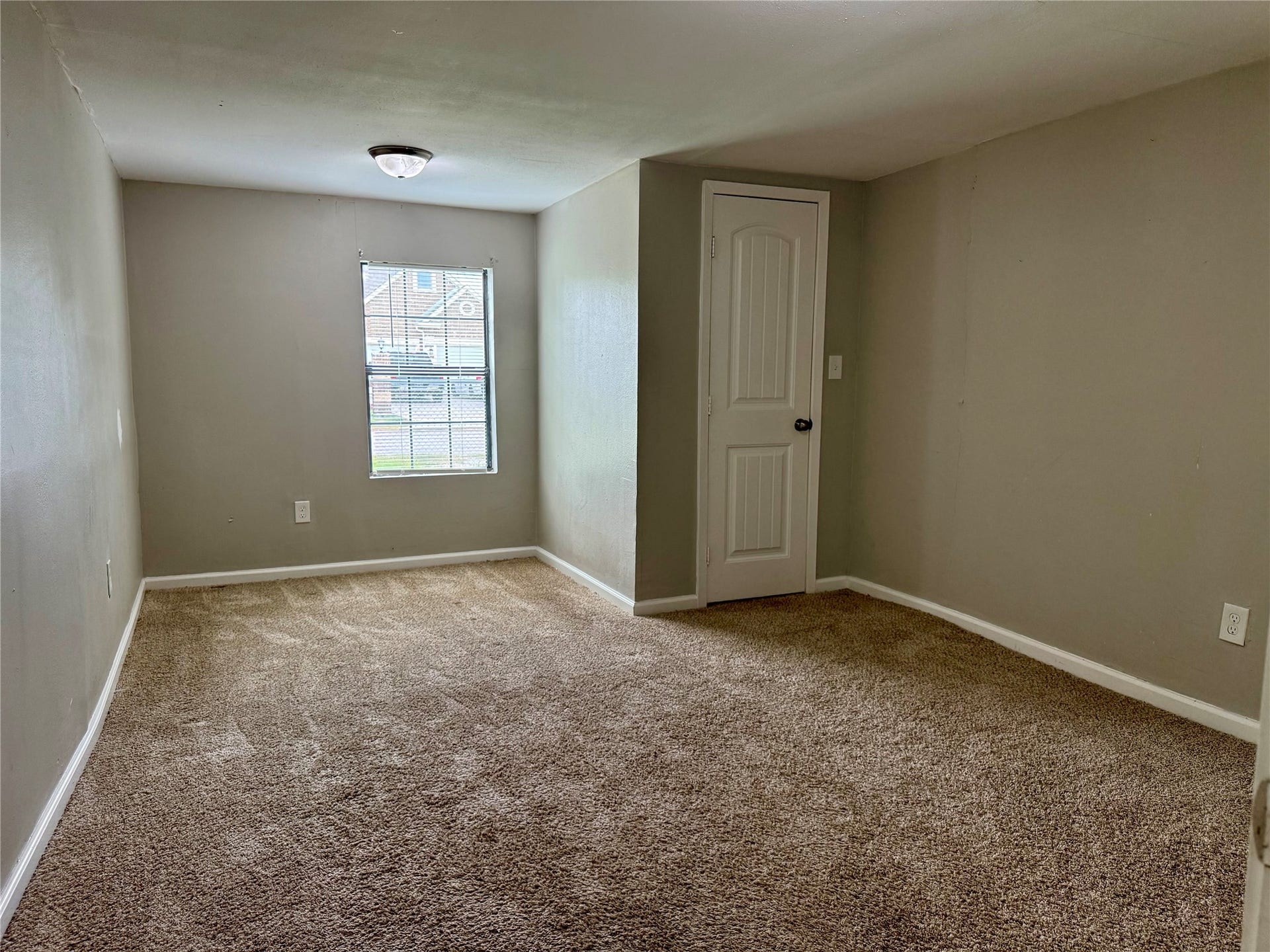 6905 Speaker Street, Hitchcock, TX 77563 Primary Bedroom