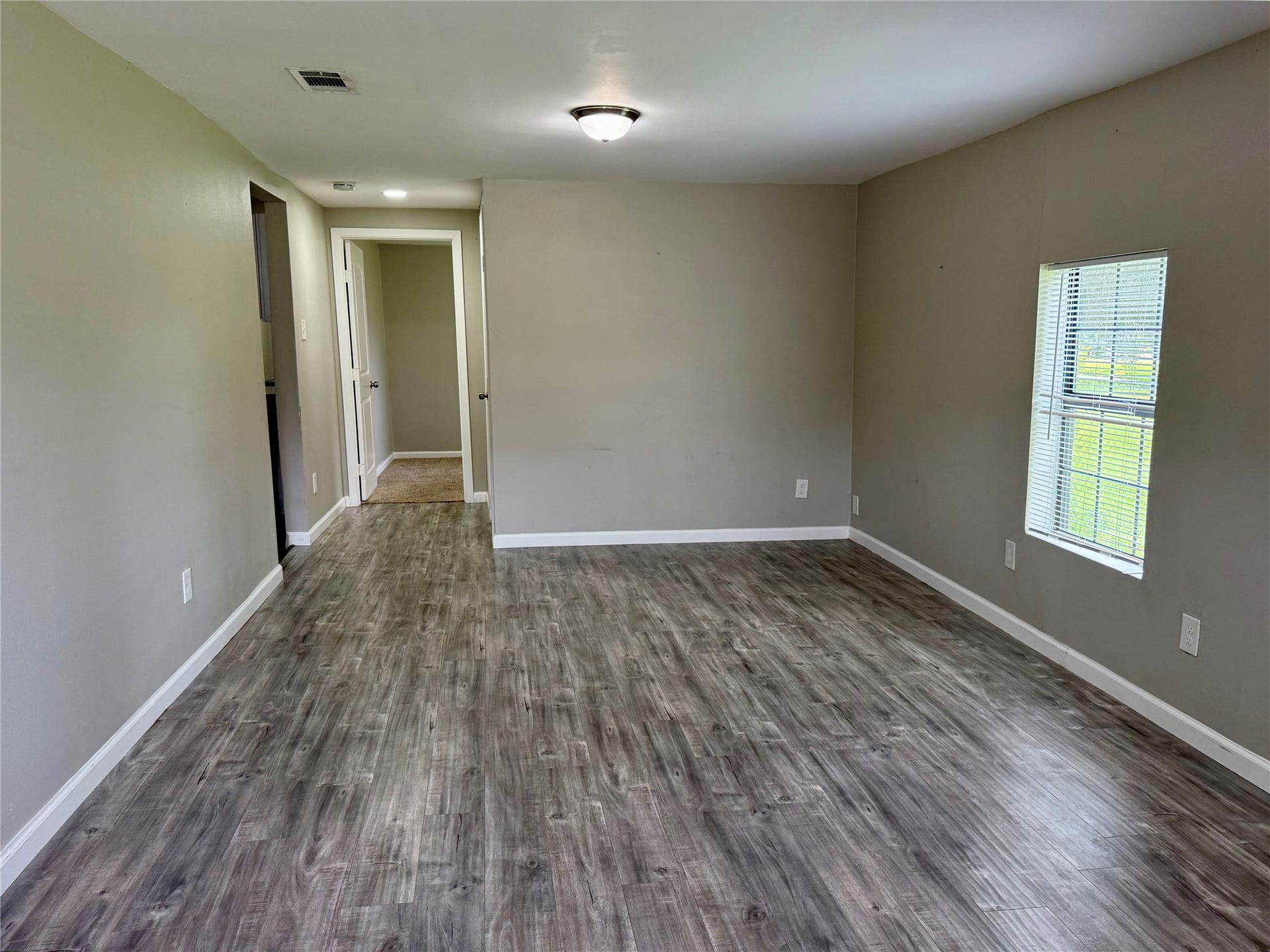 6905 Speaker Street, Hitchcock, TX 77563 Upon entry youll find a spacious living room