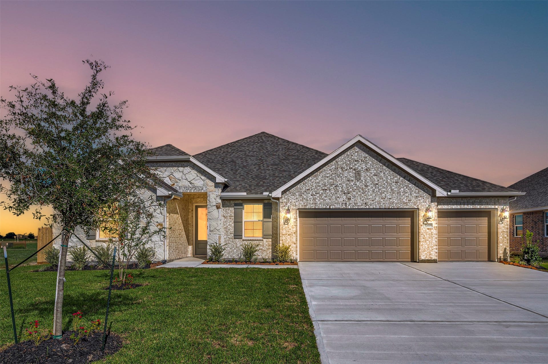 12019 Old Fashion Circle, Mont Belvieu, TX 77535 Charming Aegean home design by K. Hovnanian Homes with elevation RA in beautiful Grand Oaks.