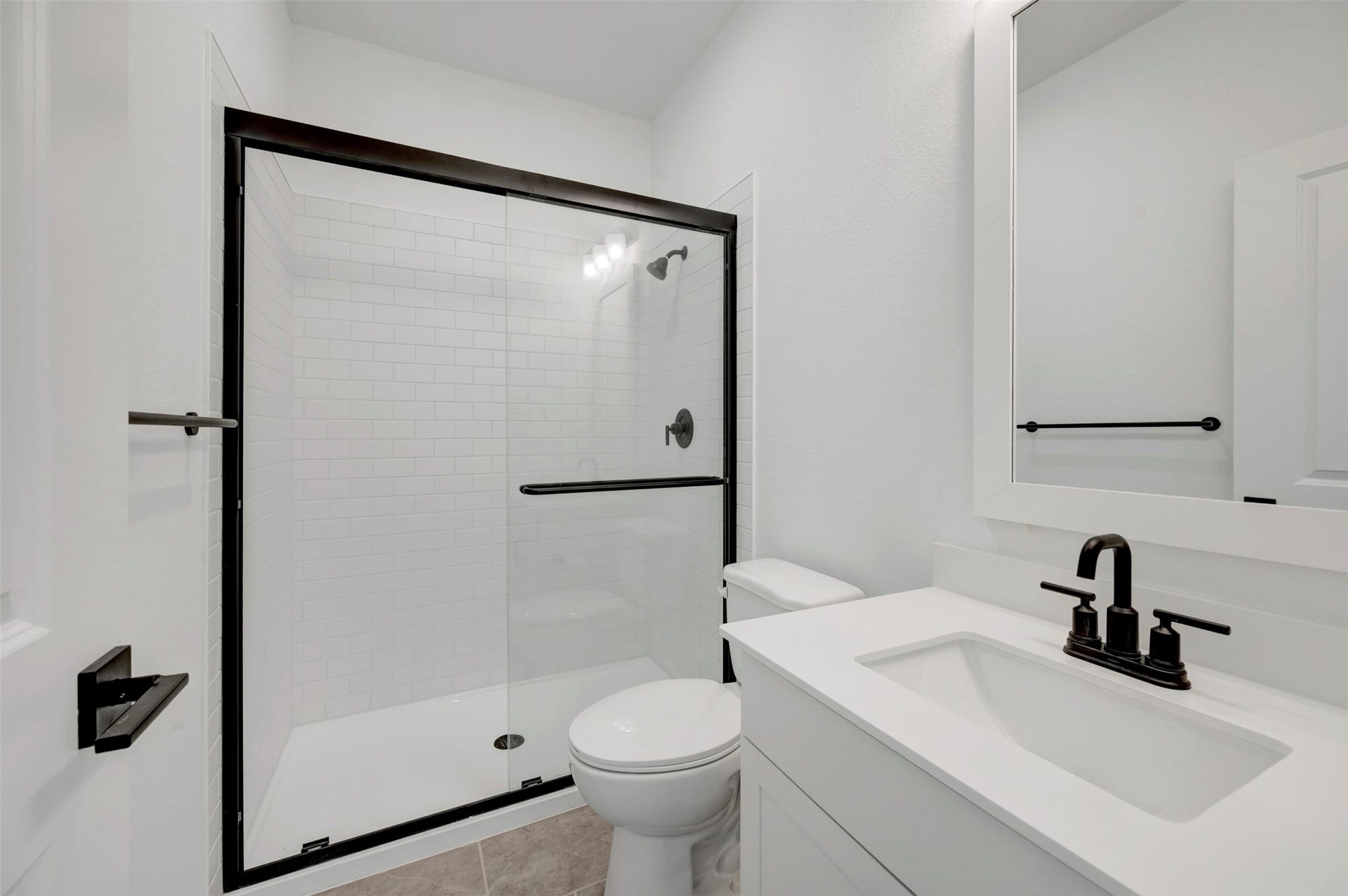 12019 Old Fashion Circle, Mont Belvieu, TX 77535 Hall bath 2