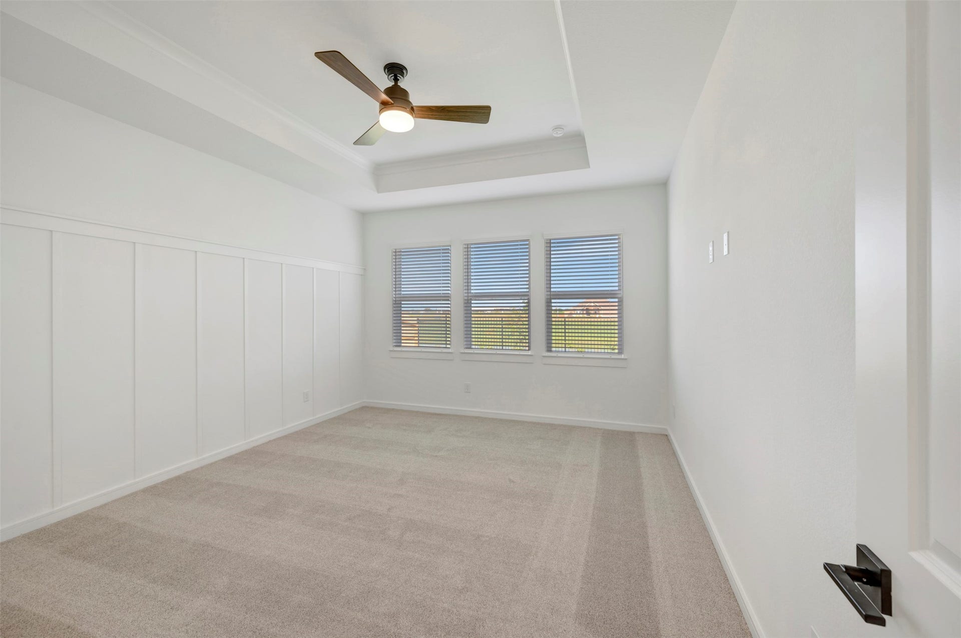 12019 Old Fashion Circle, Mont Belvieu, TX 77535 Spacious primary suite