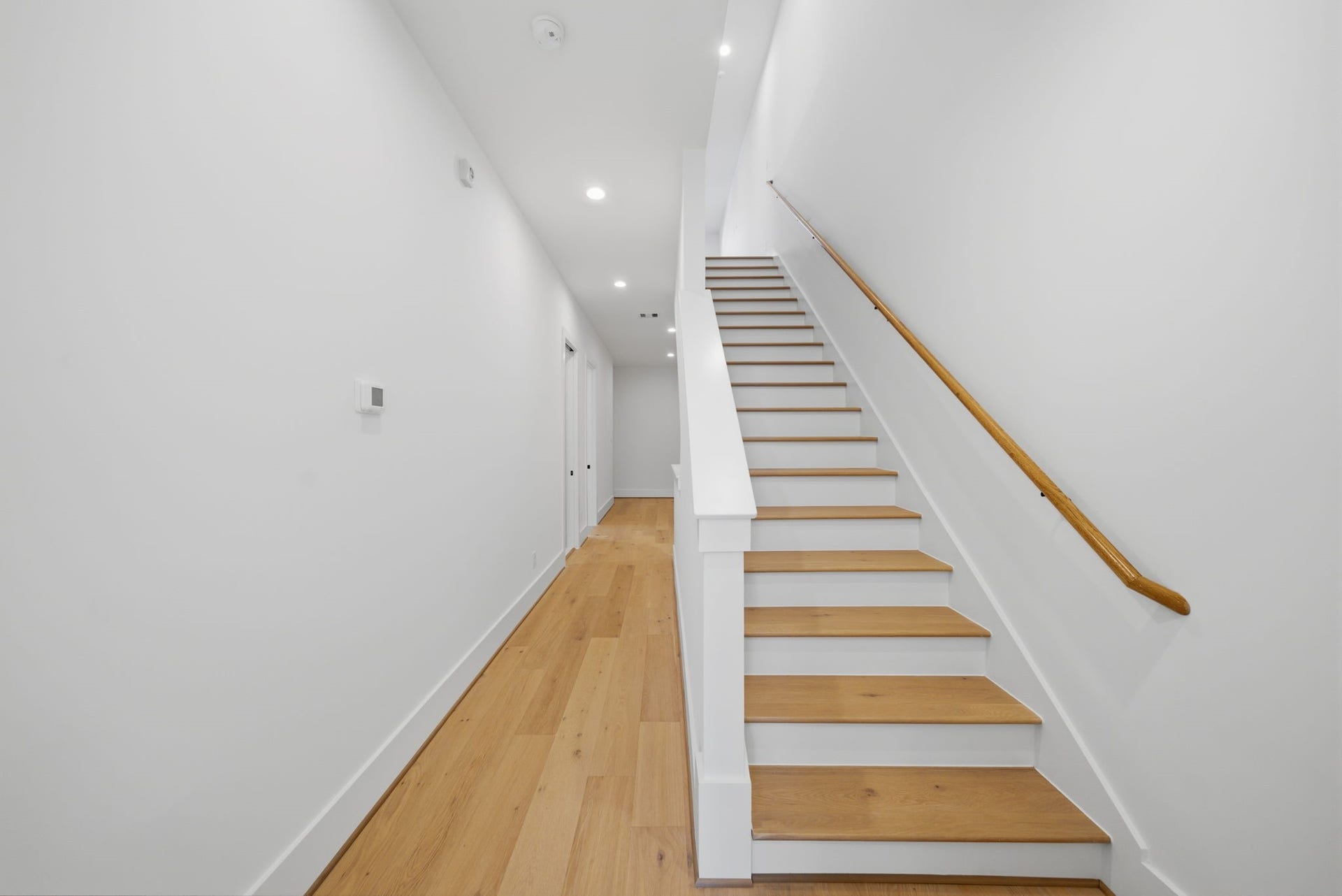 1322 Lawrence Street, Houston, TX 77008 (Photos are of a previously completed home. Finishes are subject to change.)