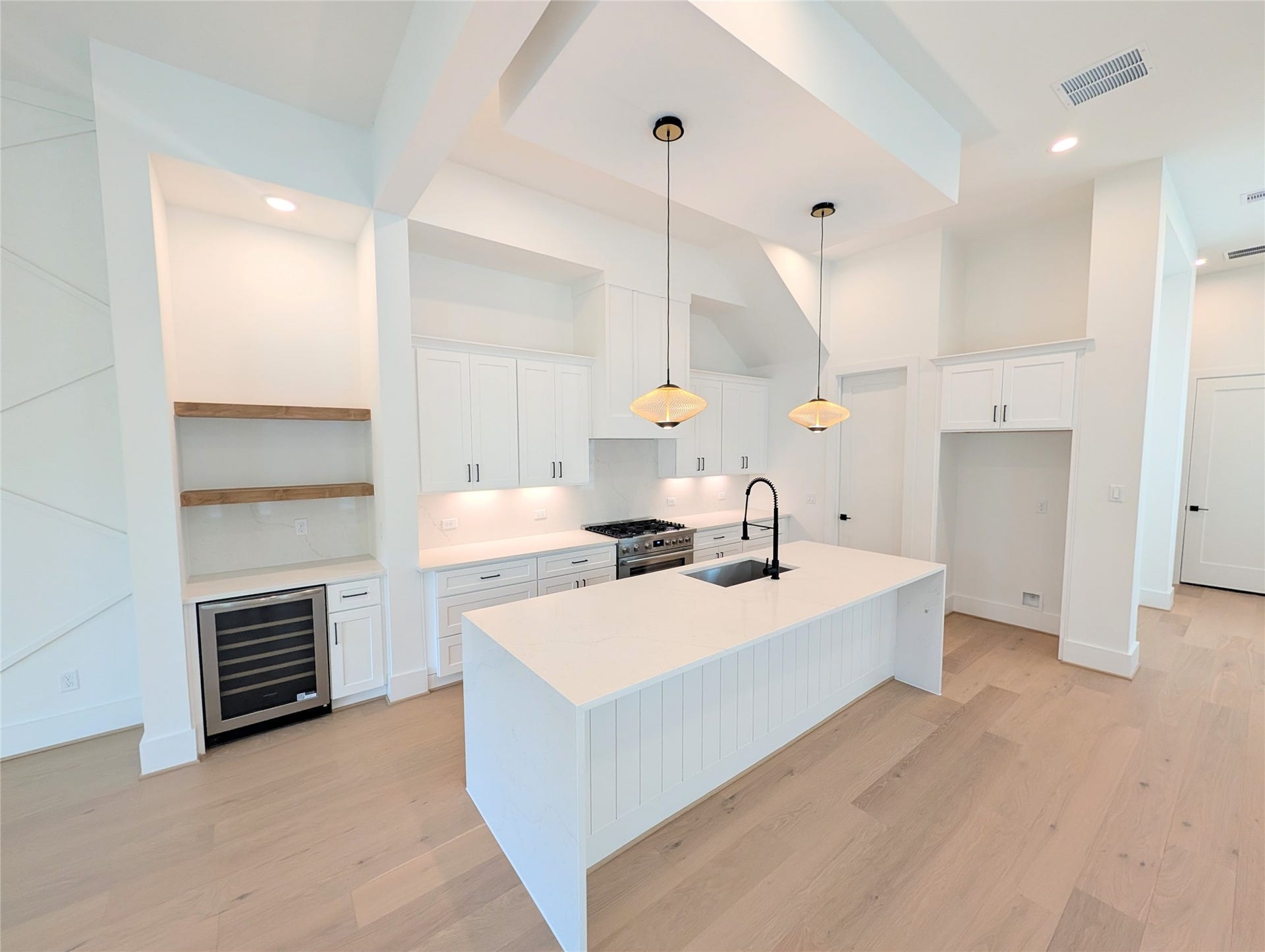 1322 Lawrence Street, Houston, TX 77008 Alternate view if beautifully appointed kitchen