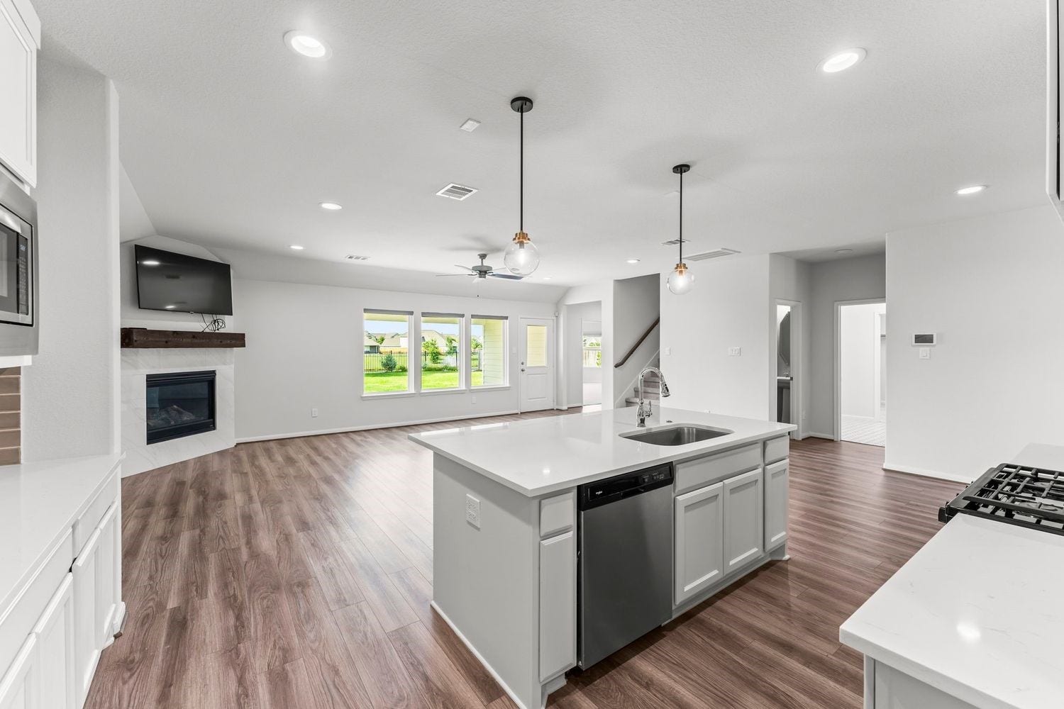 2125 Rope Maker Drive, Conroe, TX 77384 Open concept kitchen and living room