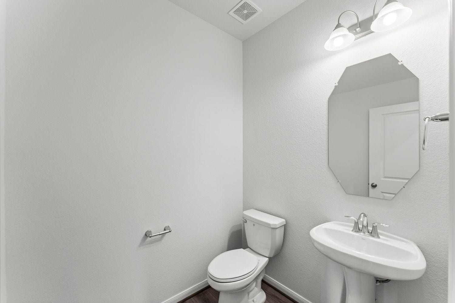 2125 Rope Maker Drive, Conroe, TX 77384 Upstairs Half Bath