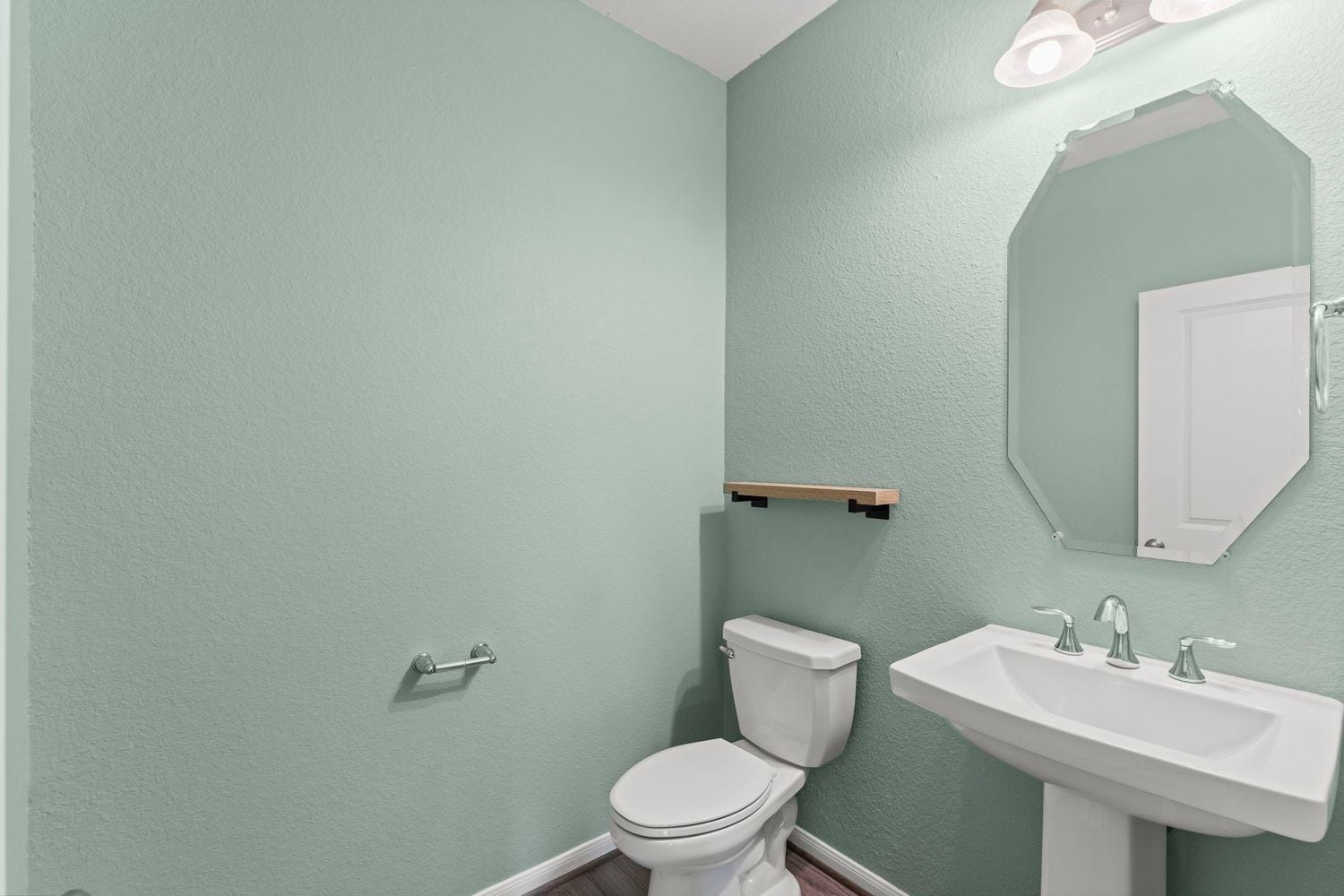 2125 Rope Maker Drive, Conroe, TX 77384 Downstairs Half Bath