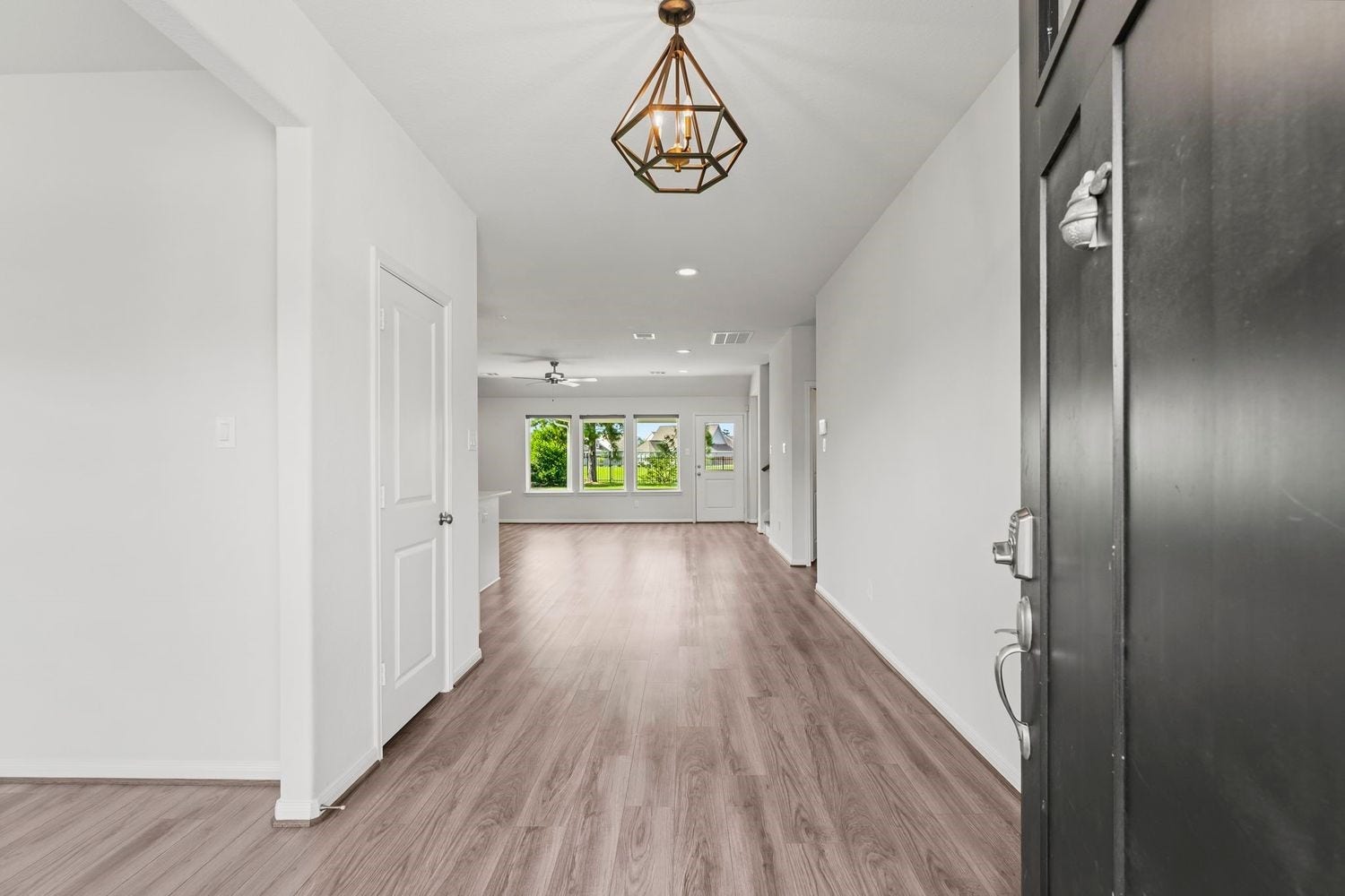2125 Rope Maker Drive, Conroe, TX 77384 Formal foyer upon entry of the home