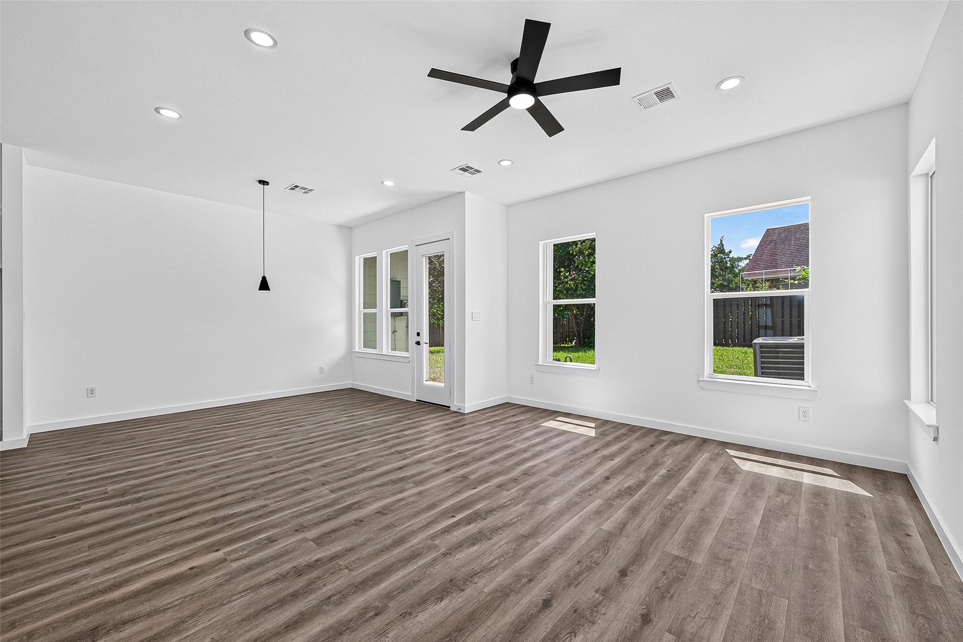 115 Capetown Lane, Conroe, TX 77356 115 Capetown Lane, Conroe, TX 77356