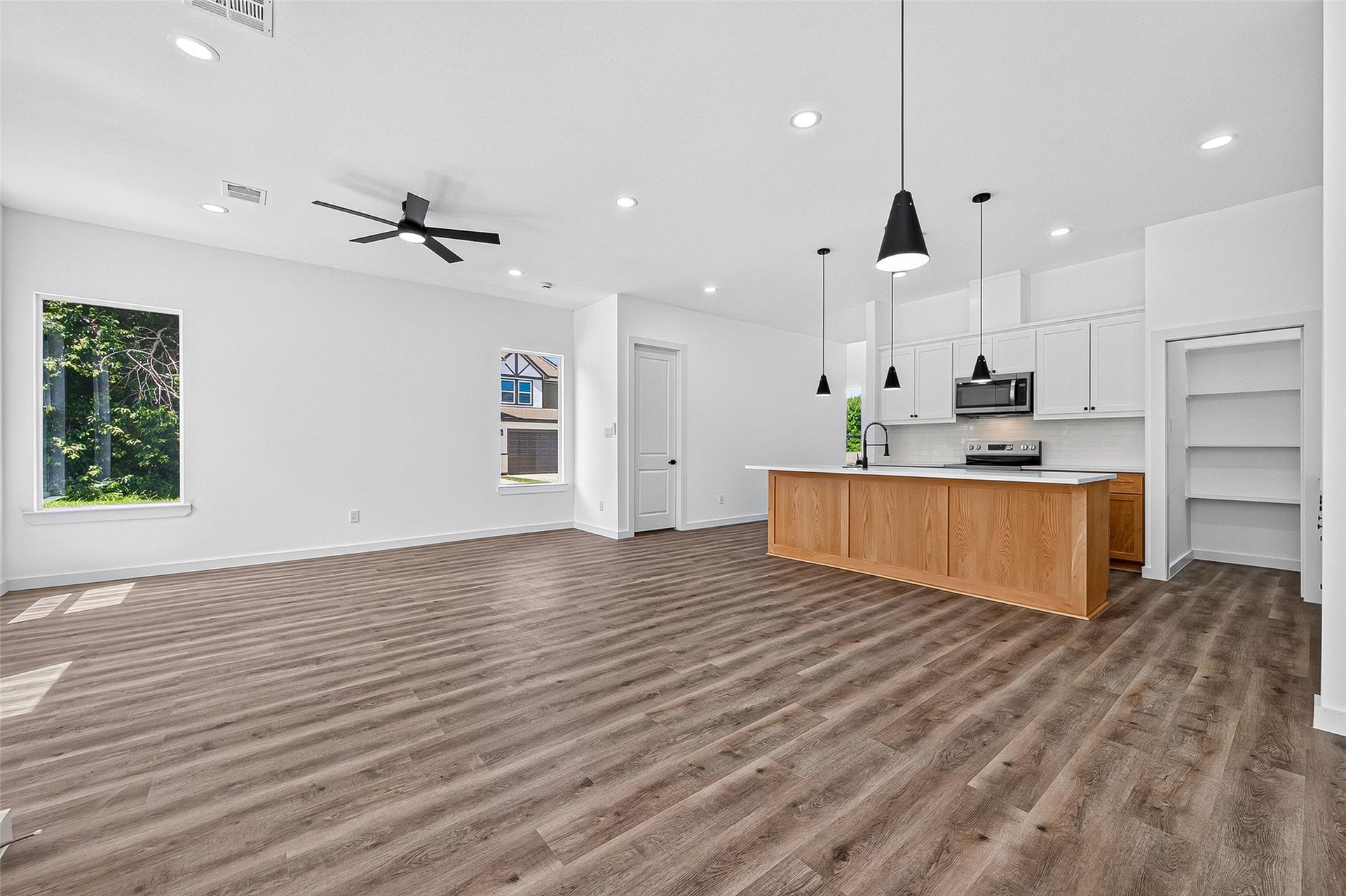 115 Capetown Lane, Conroe, TX 77356 115 Capetown Lane, Conroe, TX 77356
