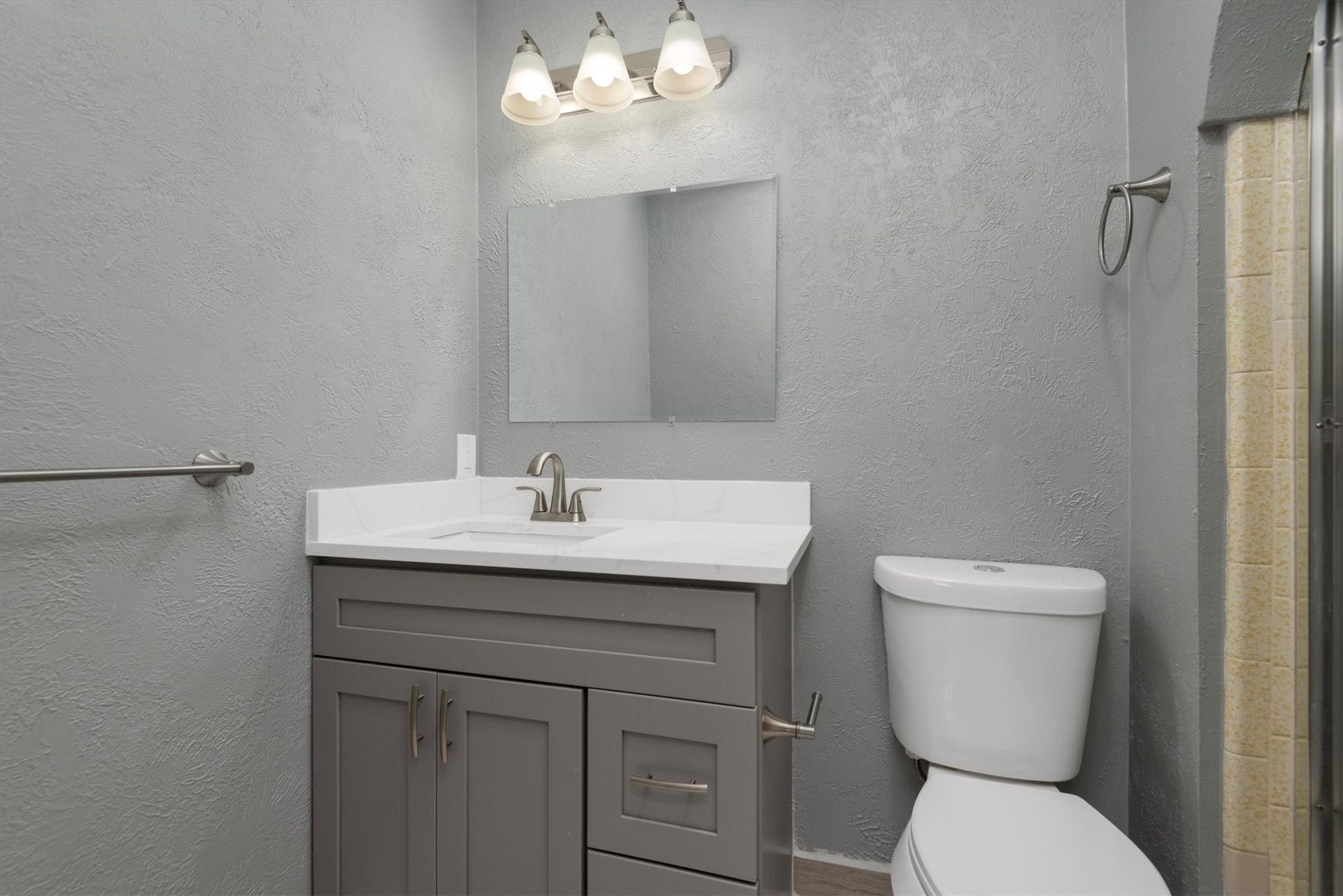 Primary Bath has a new mirror that has been replaced!