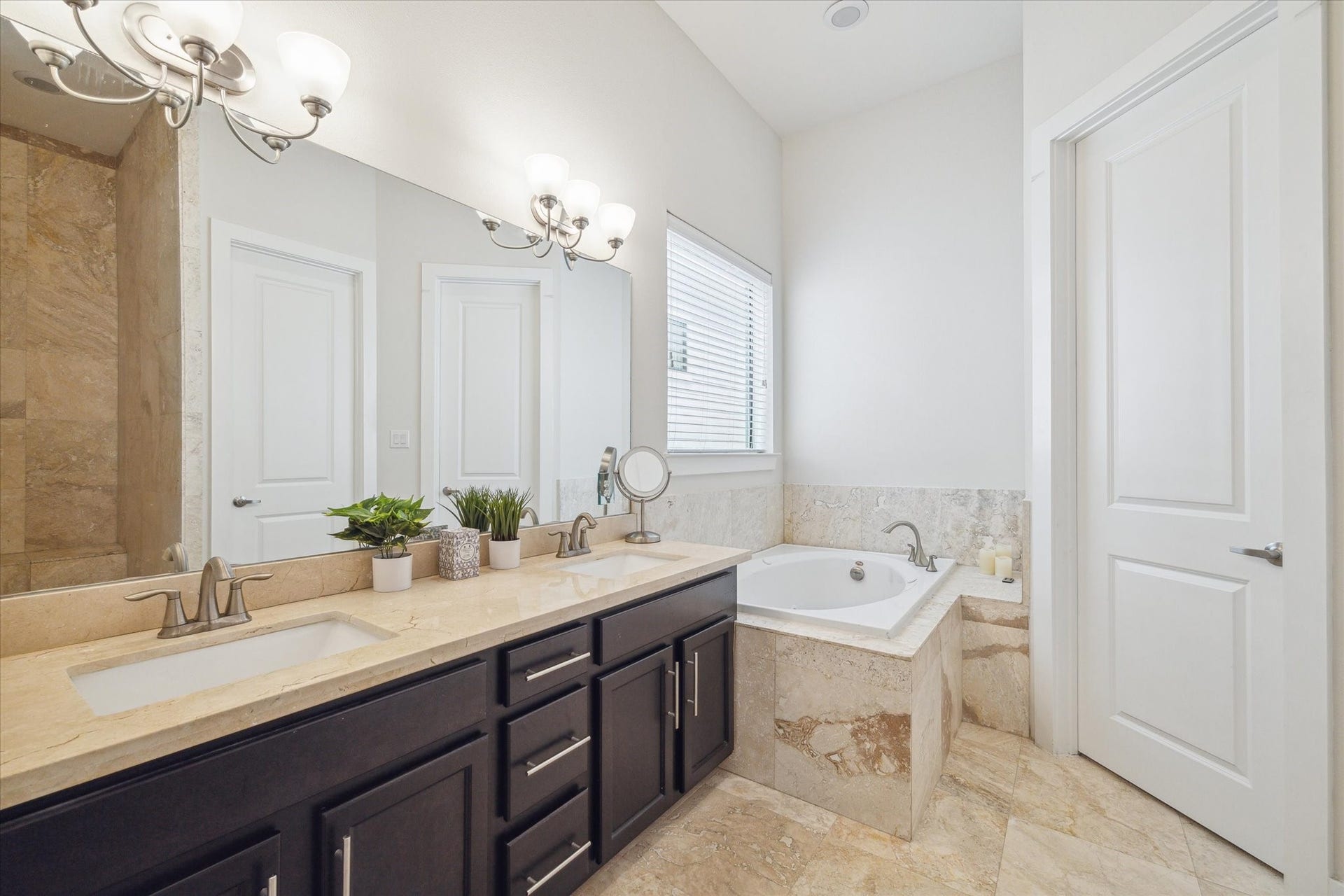 52 N Hutcheson Street, Houston, TX 77003 52 N Hutcheson Street, Houston, TX 77003