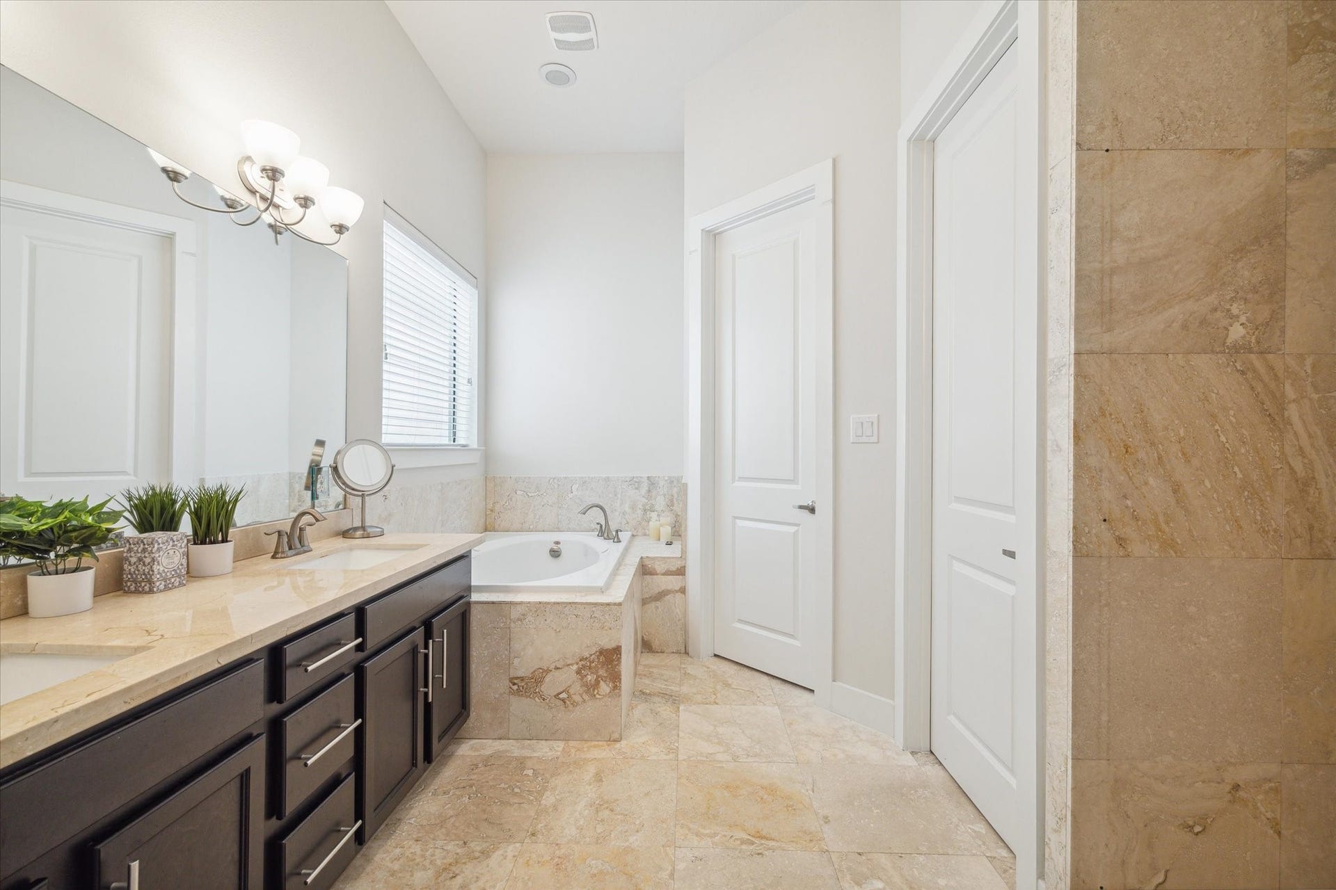 52 N Hutcheson Street, Houston, TX 77003 52 N Hutcheson Street, Houston, TX 77003