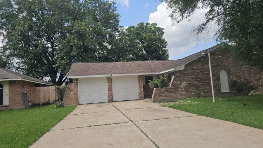 Property photo for 934 Dellbrook Drive, Houston, TX