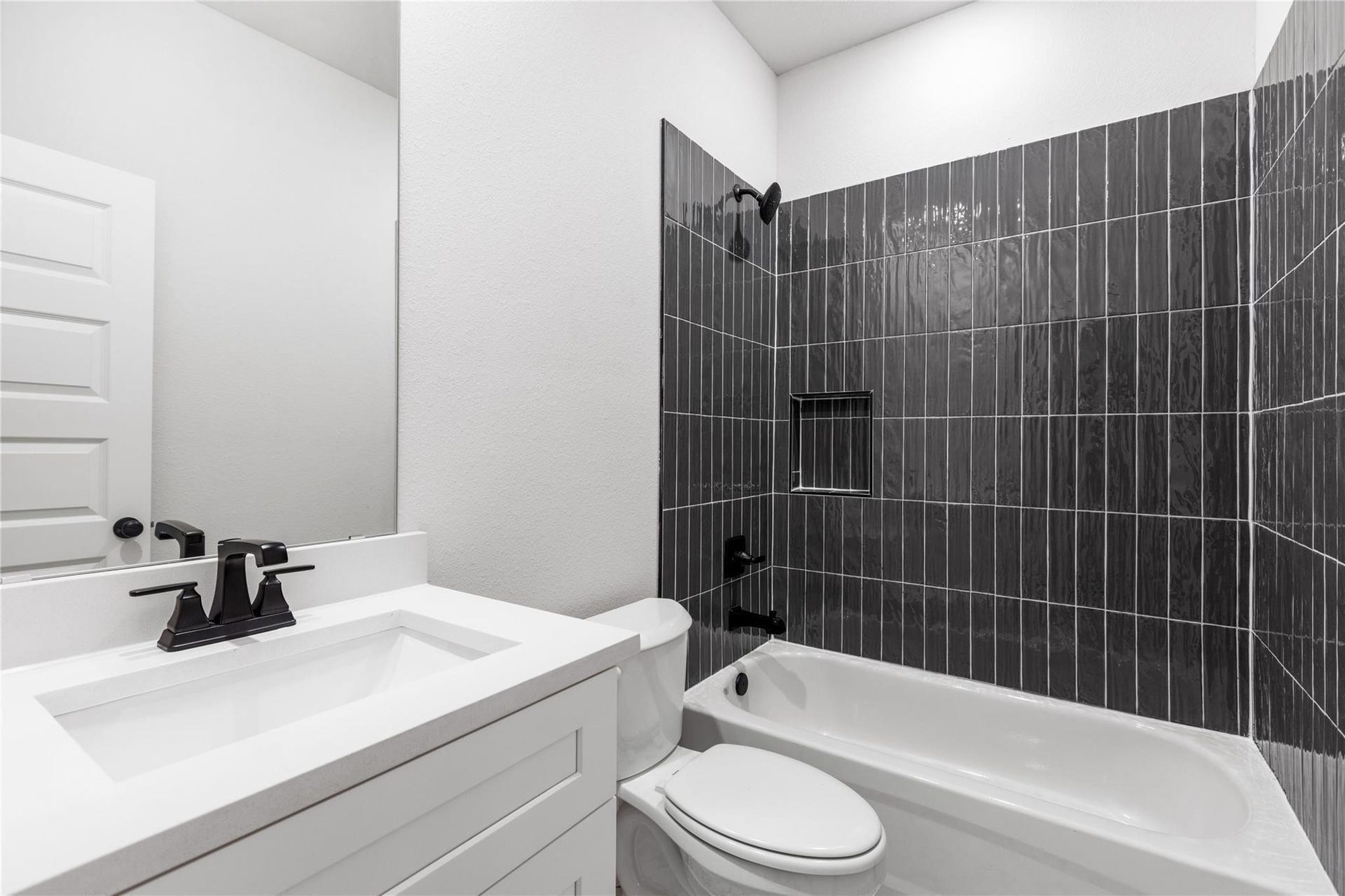 6547 Escondido Dr, Rosharon, TX 77583