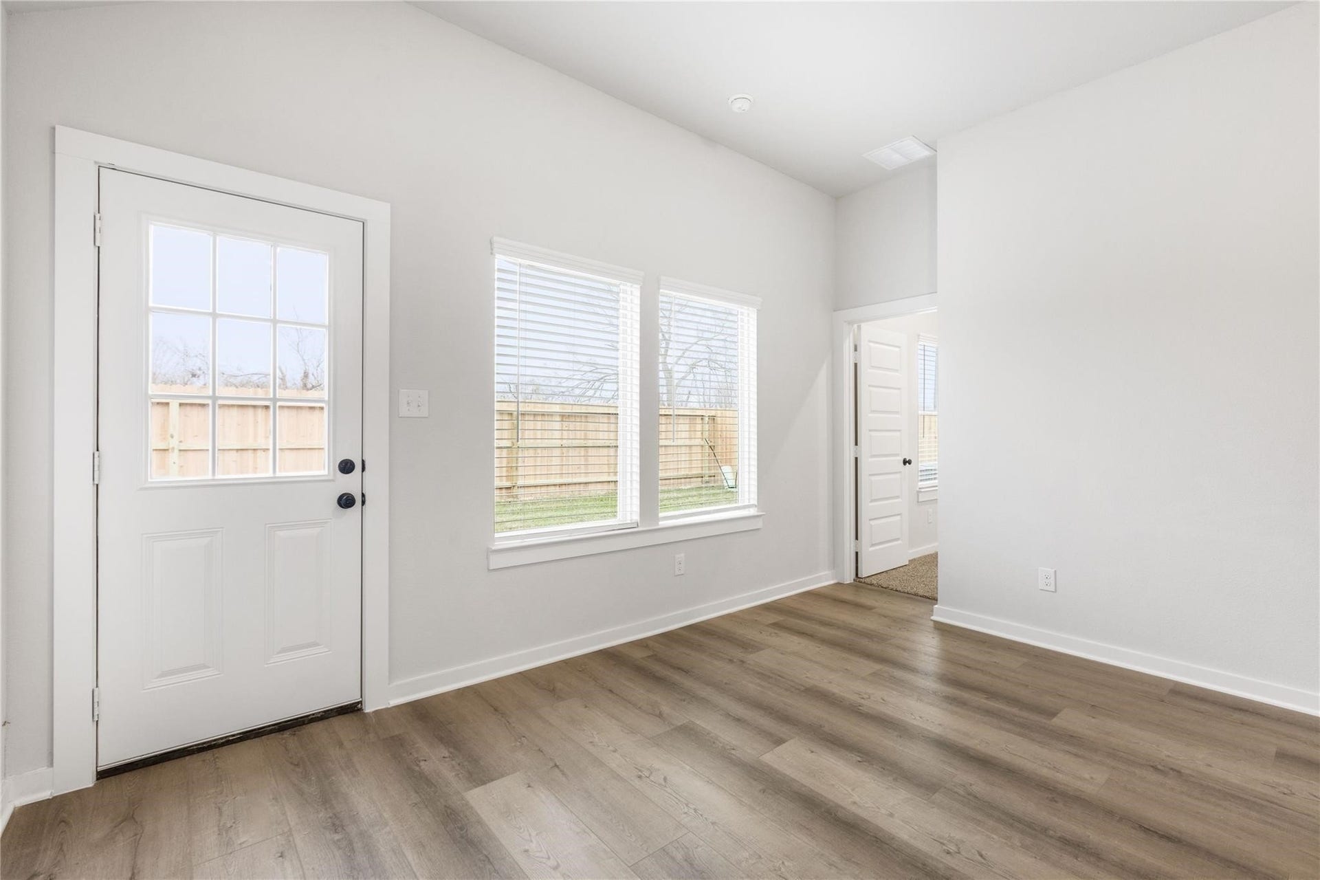 6547 Escondido Dr, Rosharon, TX 77583