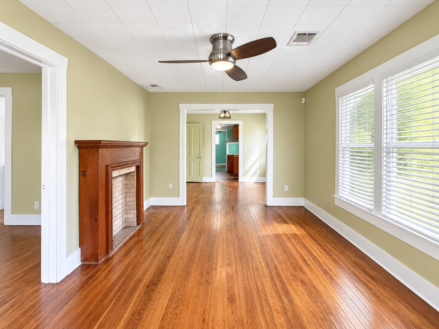 104 Flowers Street, Dayton, TX 77535 Living room