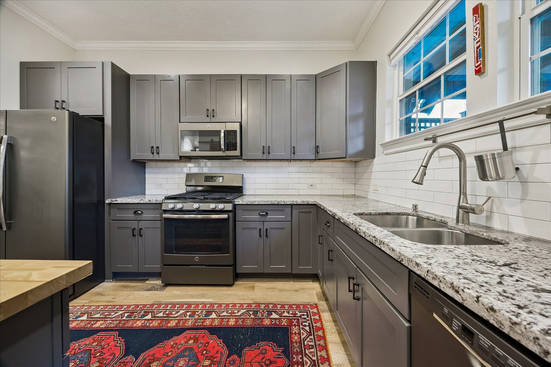 106 Alma Street, Houston, TX 77009 Functional and spacious kitchen