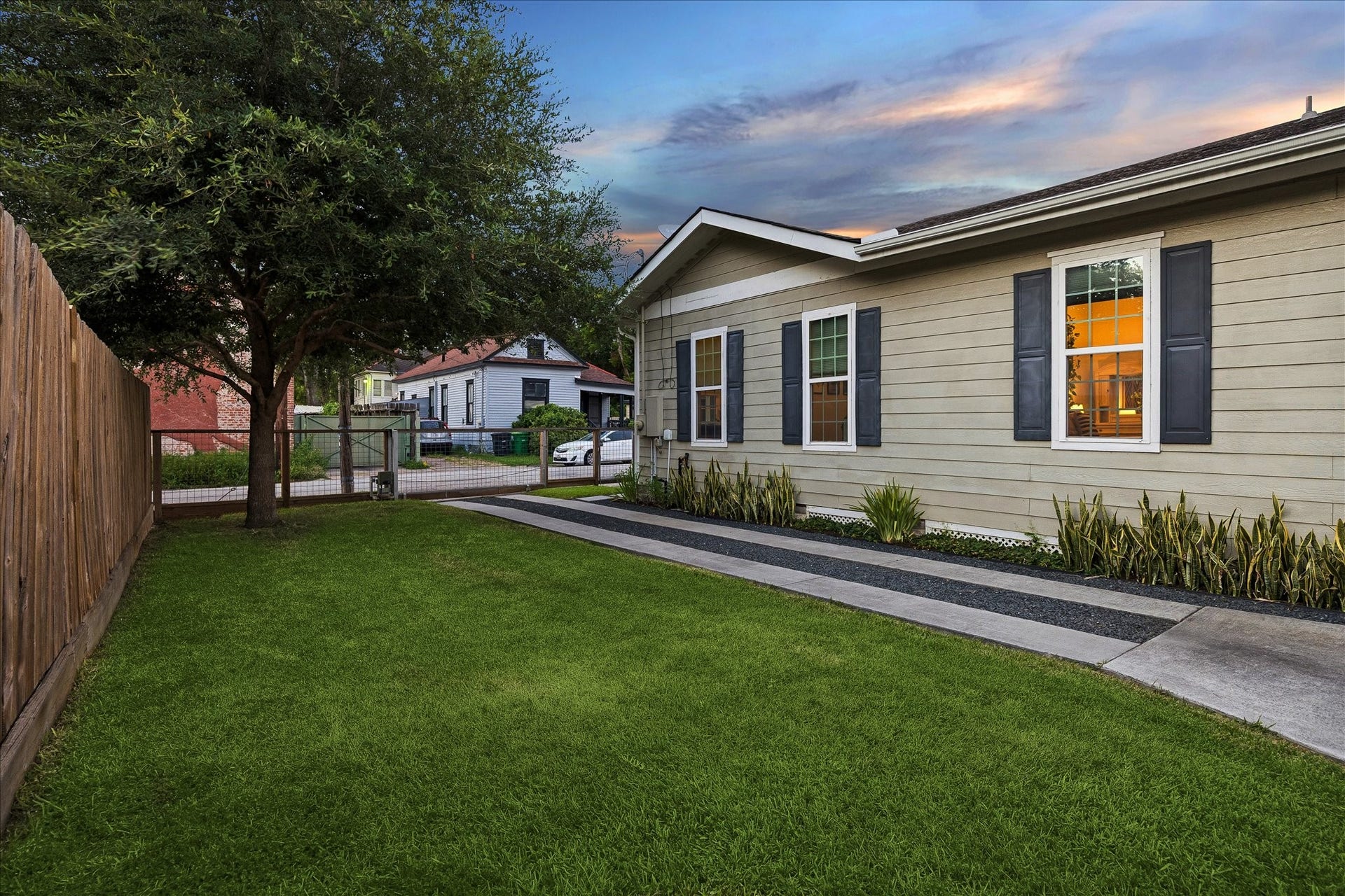 106 Alma Street, Houston, TX 77009 Side yard with grass for kids & pets!
