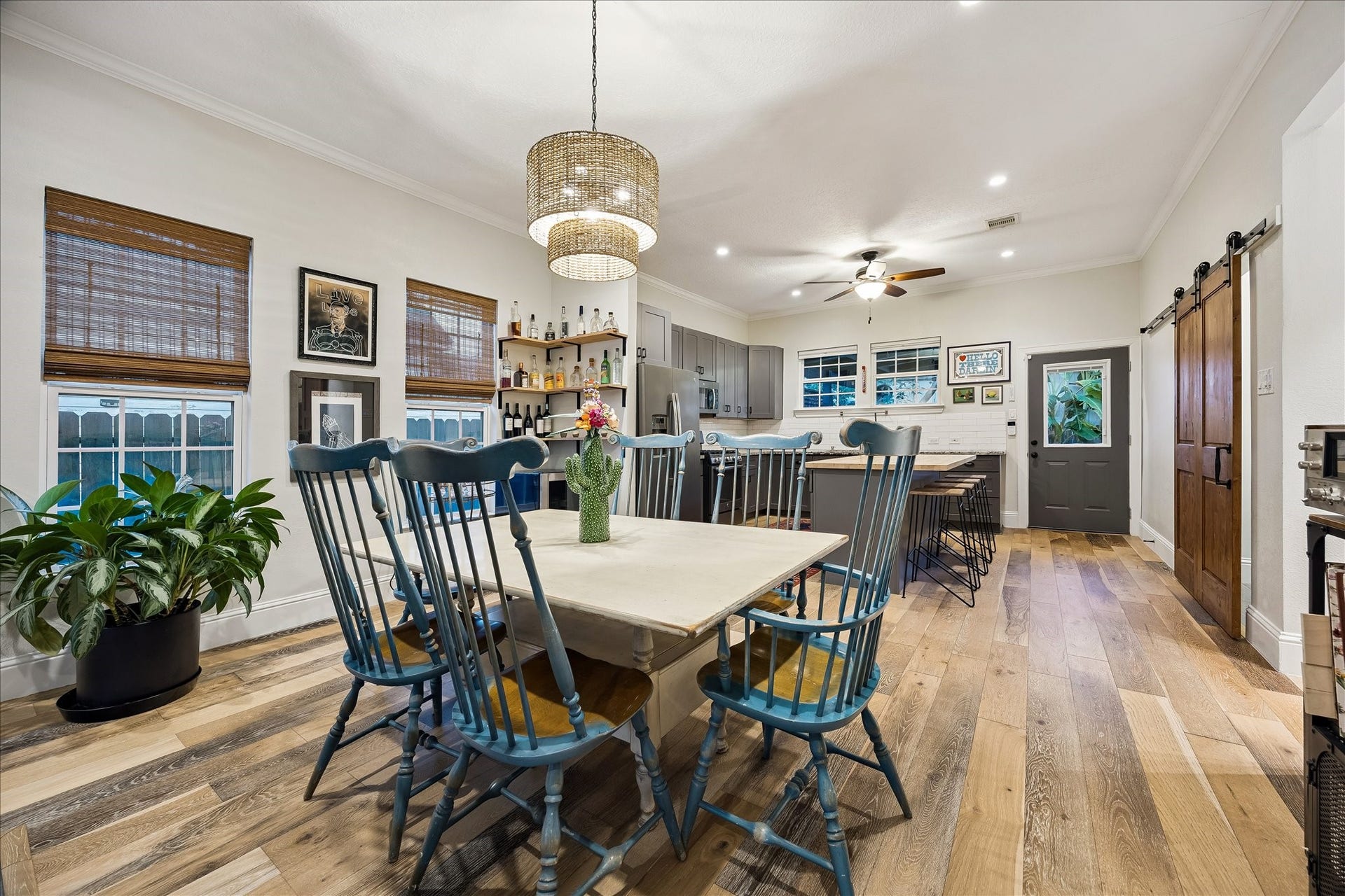 106 Alma Street, Houston, TX 77009 Plenty of natural light with all of these windows!